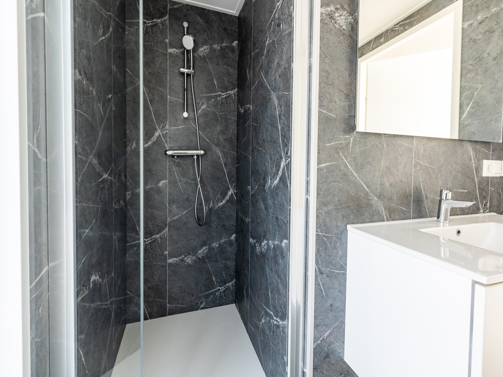 Modern chalet aan vijver in Veldhoven, huisdier- en kindvriendelijk - foto 14