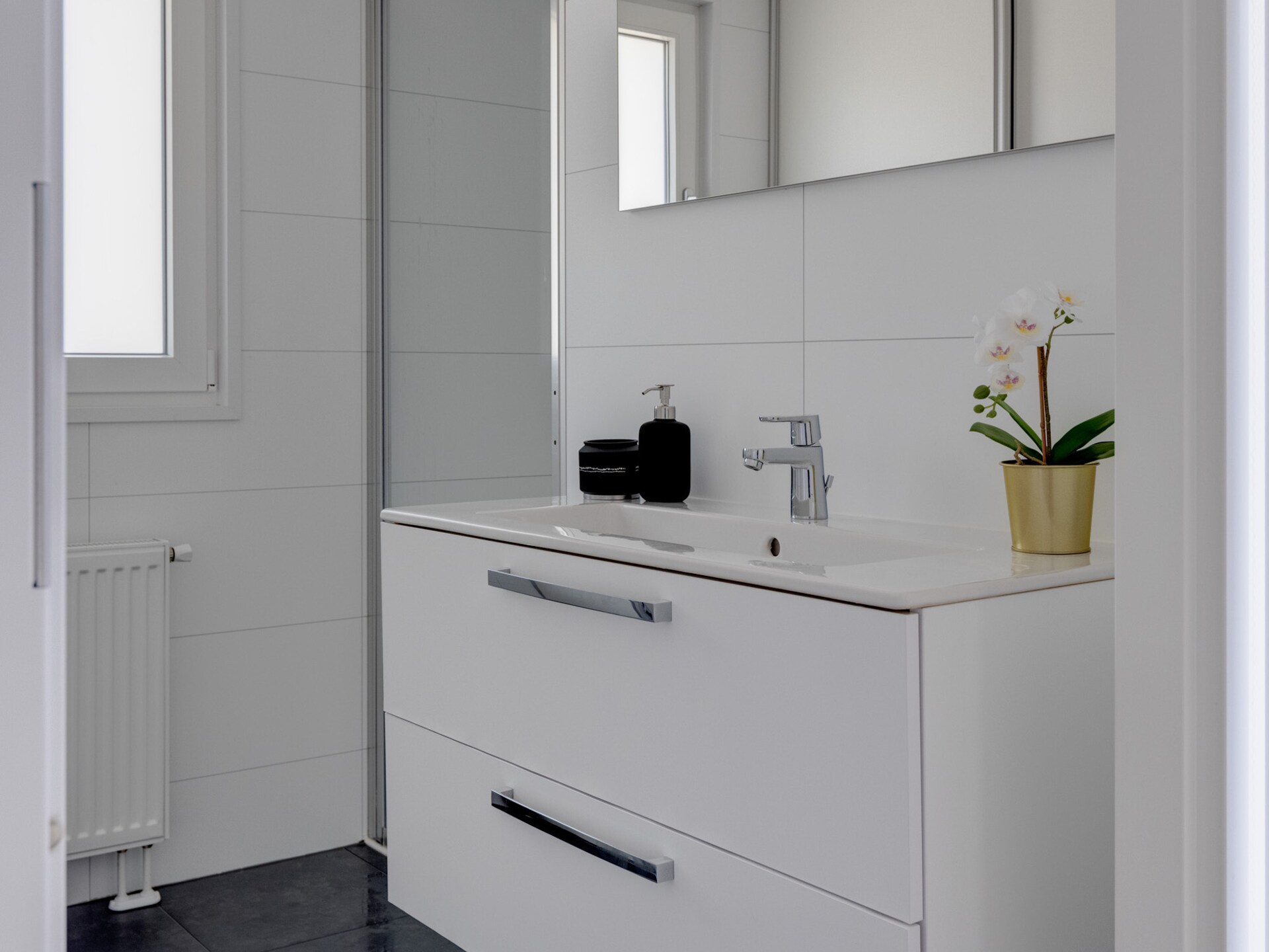 Vrijstaand chalet aan vijver in Veldhoven – 6 pers., natuur & comfort - foto 9