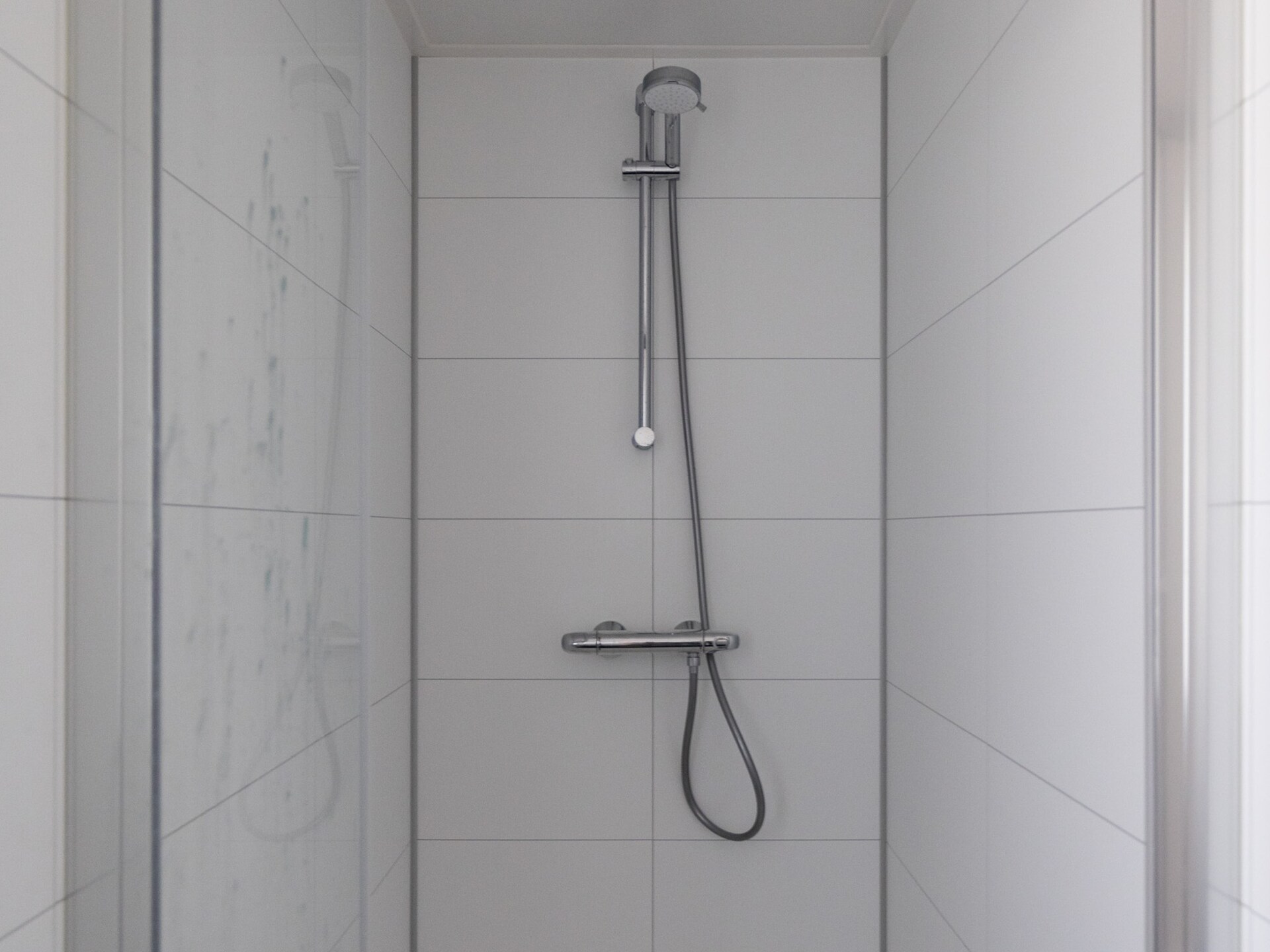 Vrijstaand chalet aan vijver in Veldhoven – 6 pers., natuur & comfort - foto 10