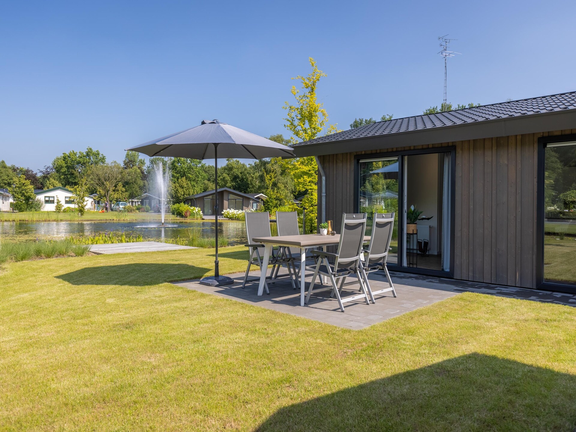 Vrijstaand chalet aan vijver in Veldhoven – 6 pers., natuur & comfort - foto 4