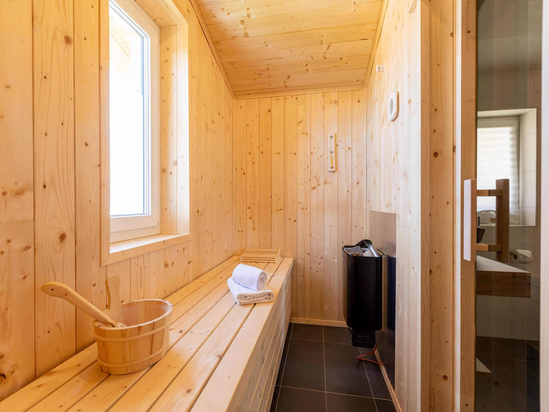 Ruim chalet voor 8 met privésauna en jacuzzi aan de golfbaan in St. Englmar - foto 31