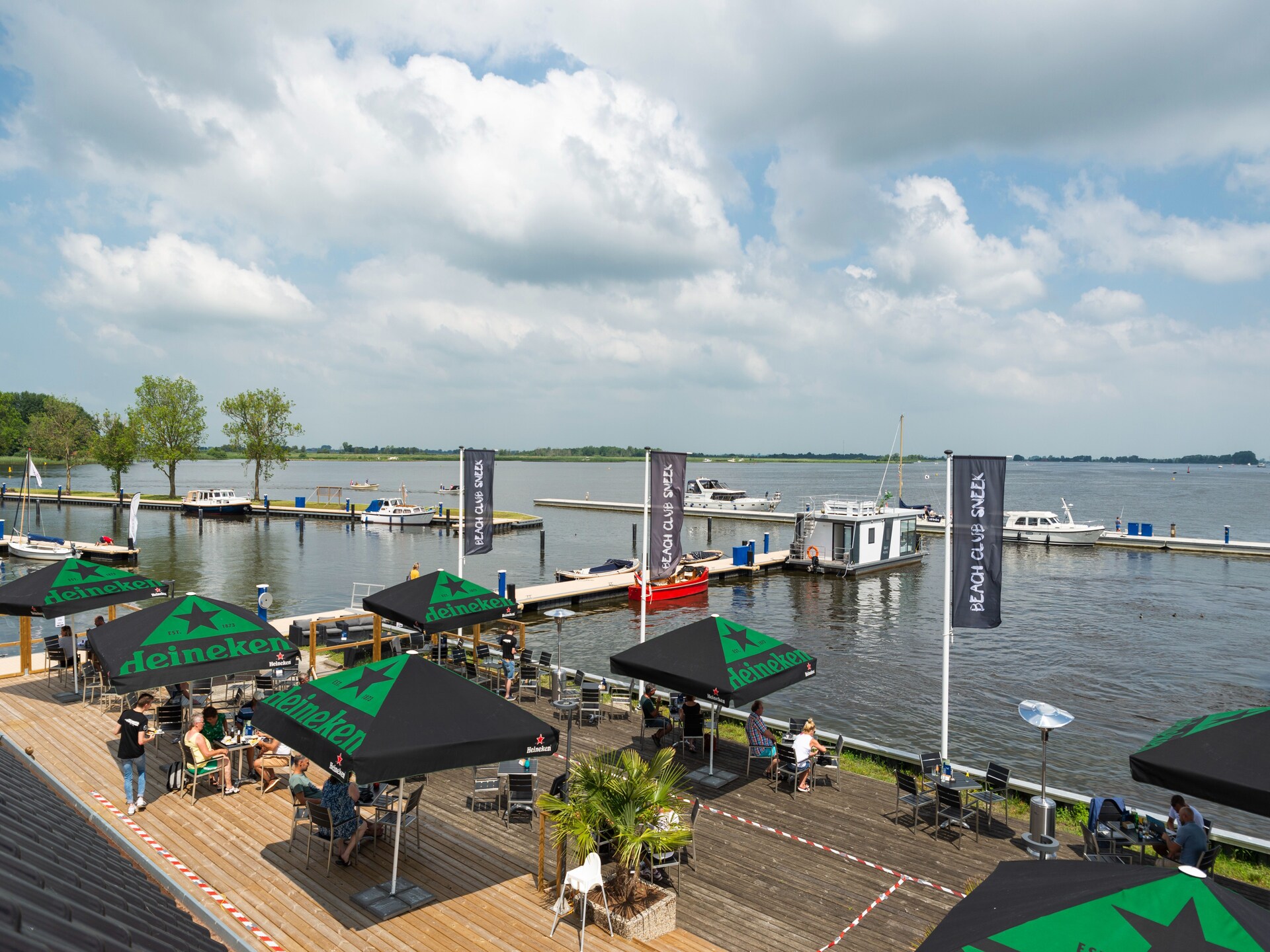 Woonboot Agua Dolce: luxe verblijf met tuin aan het Sneekermeer - foto 28