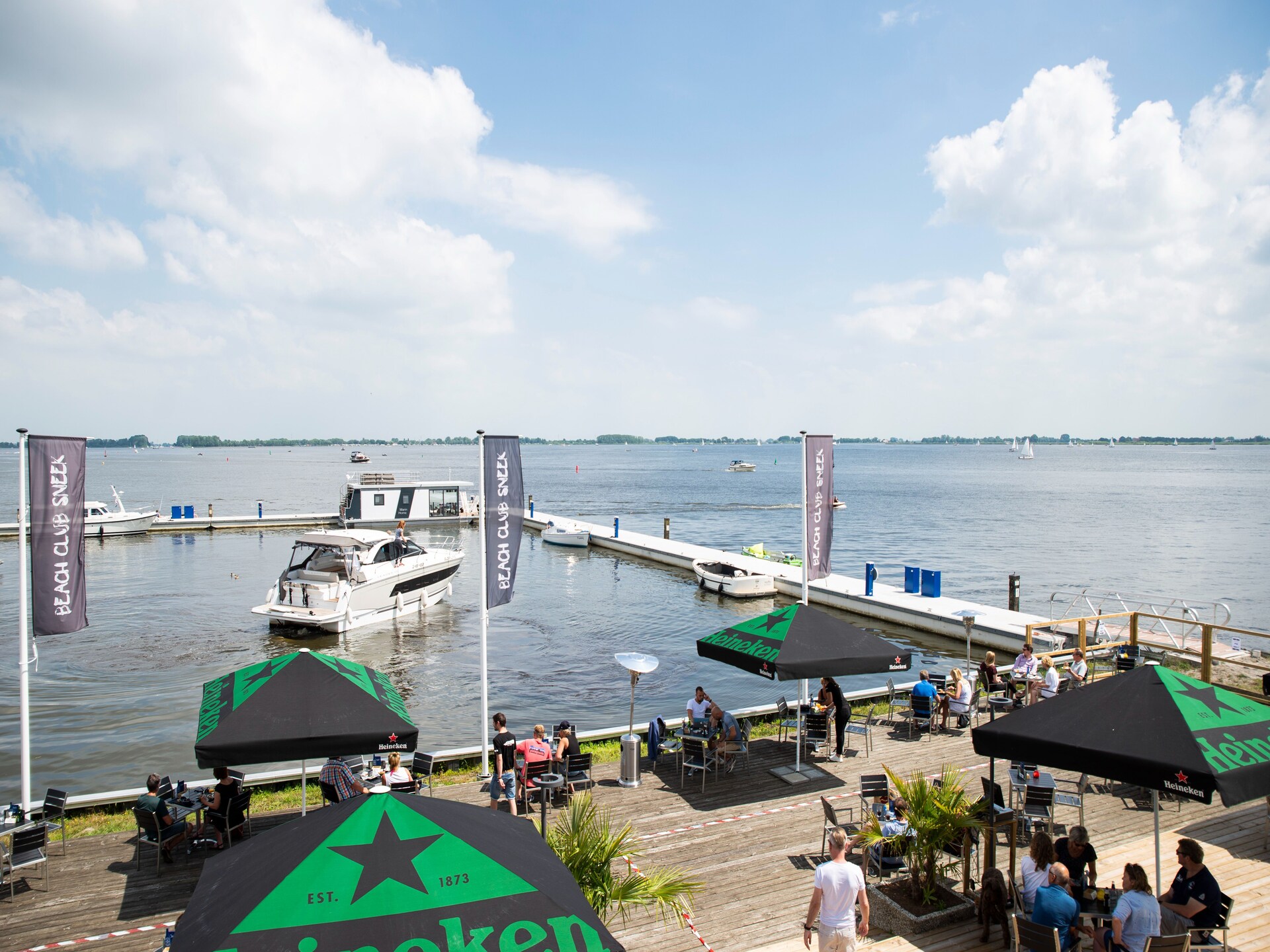 Woonboot Agua Dolce: luxe verblijf met tuin aan het Sneekermeer - foto 29