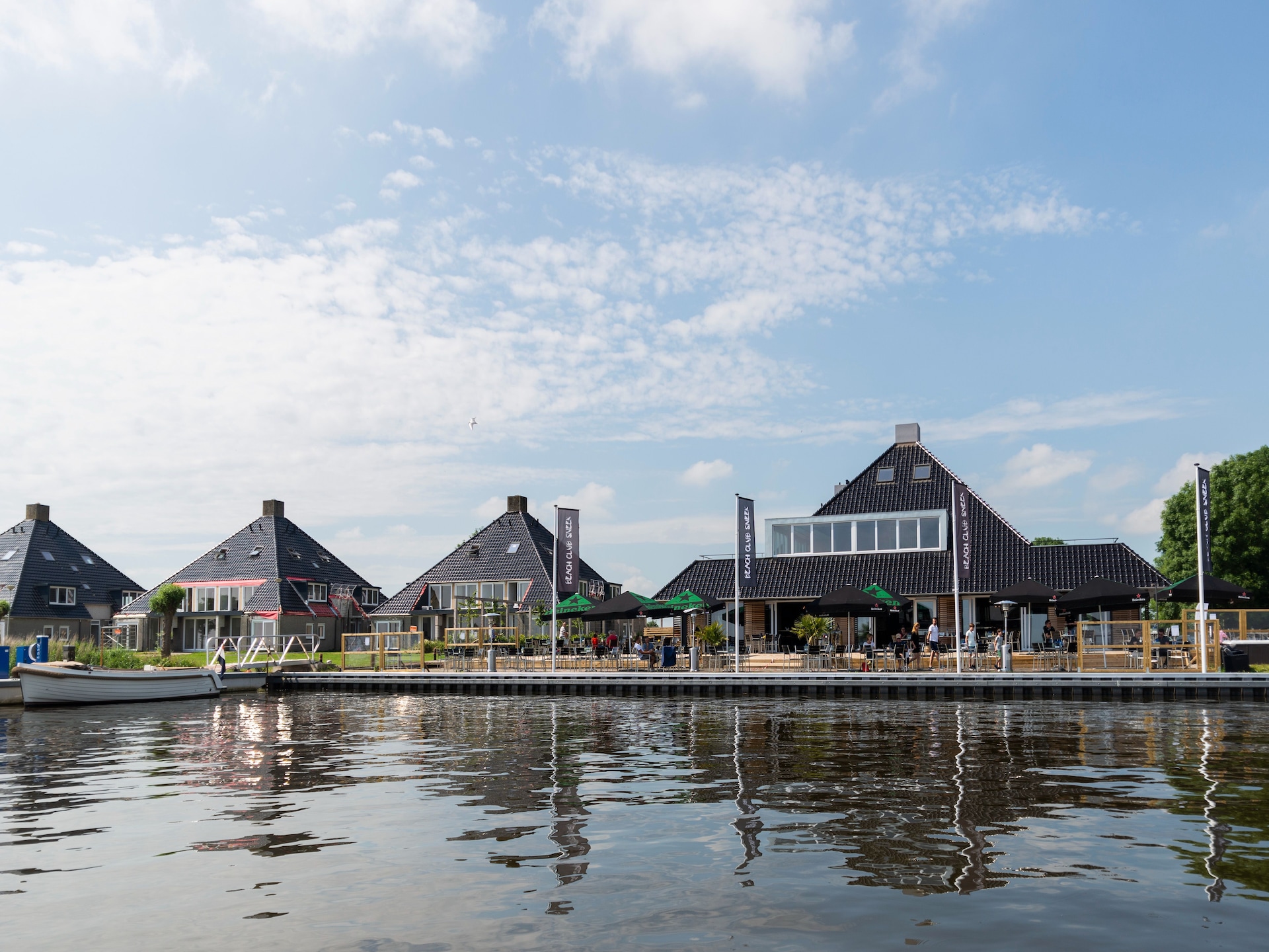 Woonboot Agua Dolce: luxe verblijf met tuin aan het Sneekermeer - foto 30