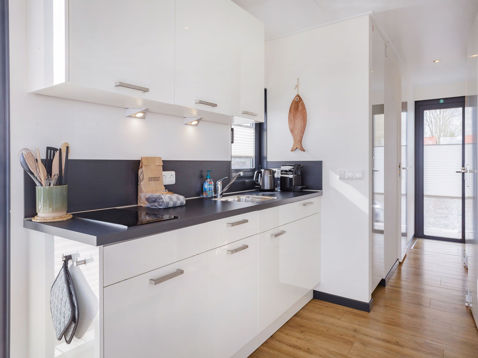 Woonboot Agua Dolce: luxe verblijf met tuin aan het Sneekermeer - foto 13