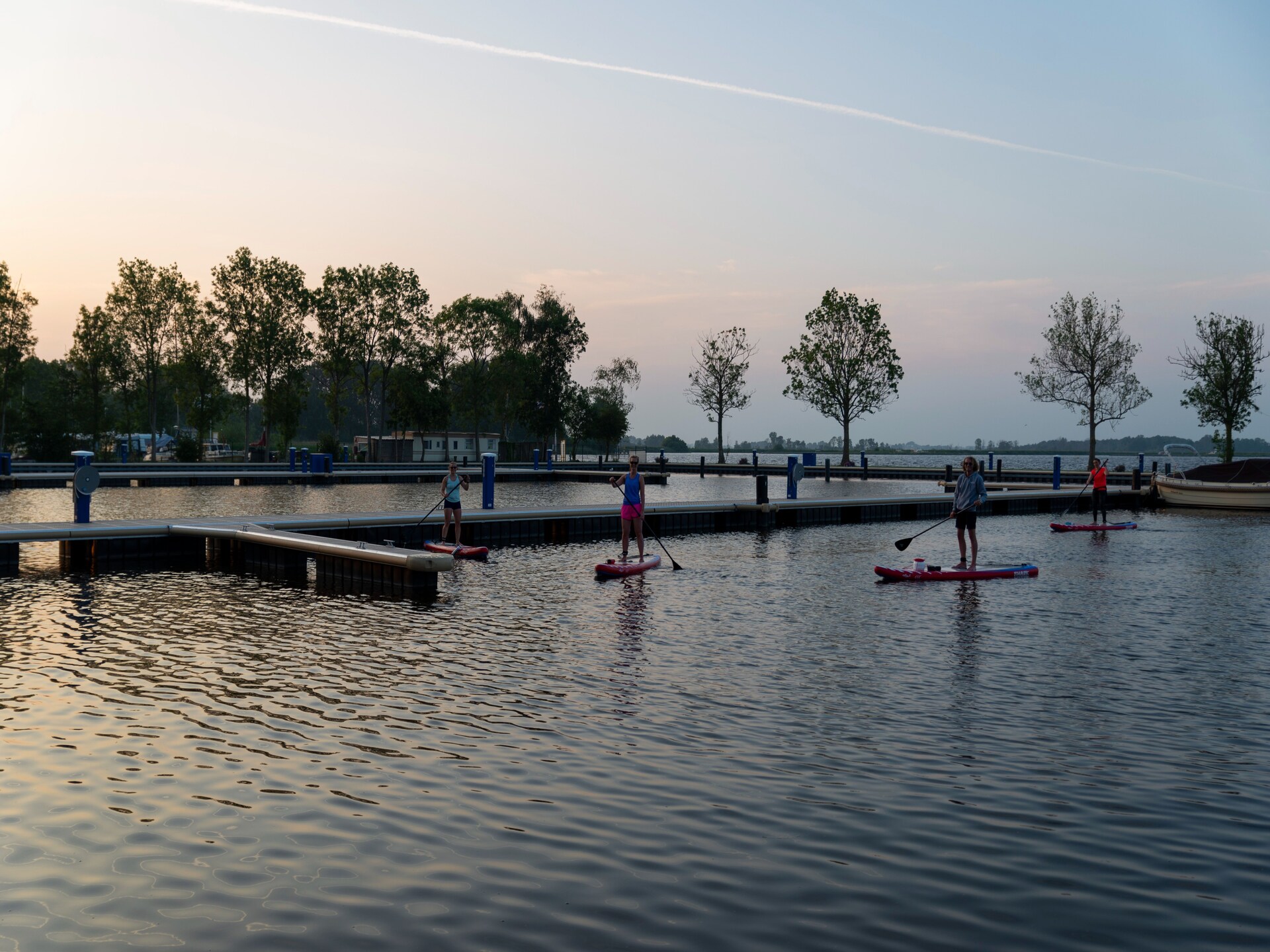 Woonboot Agua Dolce: luxe verblijf met tuin aan het Sneekermeer - foto 36