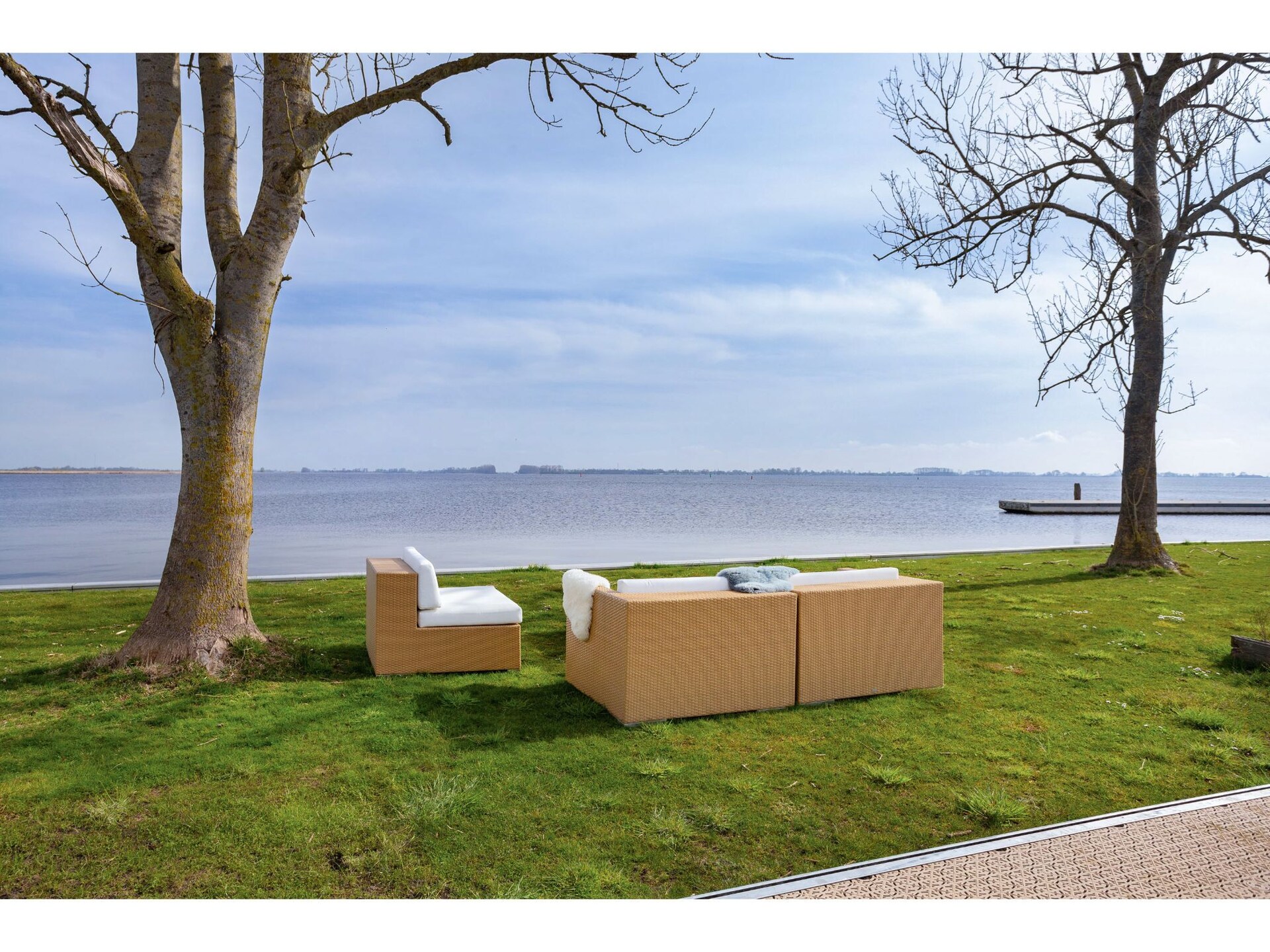 Woonboot Agua Dolce: luxe verblijf met tuin aan het Sneekermeer - foto 19