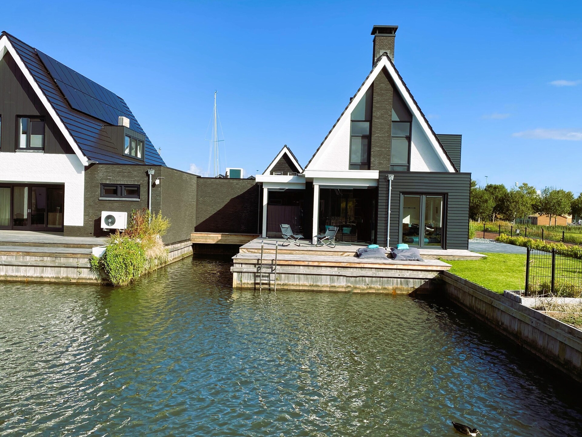 Luxe watervilla met sauna en aanlegsteiger in bosrijk Stavoren - foto 7