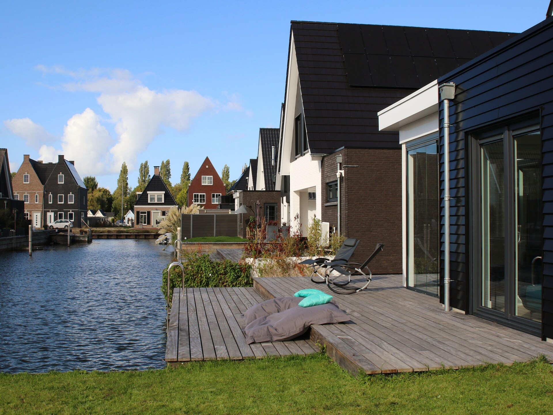 Luxe watervilla met sauna en aanlegsteiger in bosrijk Stavoren - foto 6