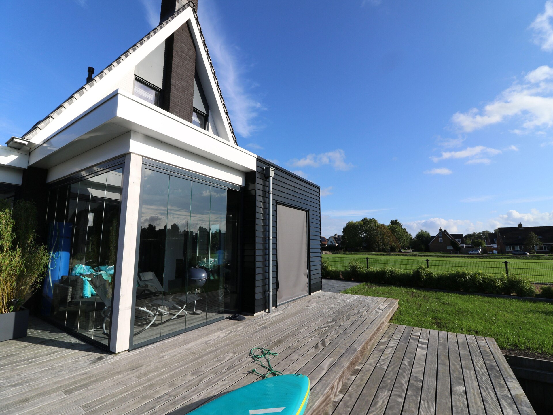 Luxe watervilla met sauna en aanlegsteiger in bosrijk Stavoren - foto 9