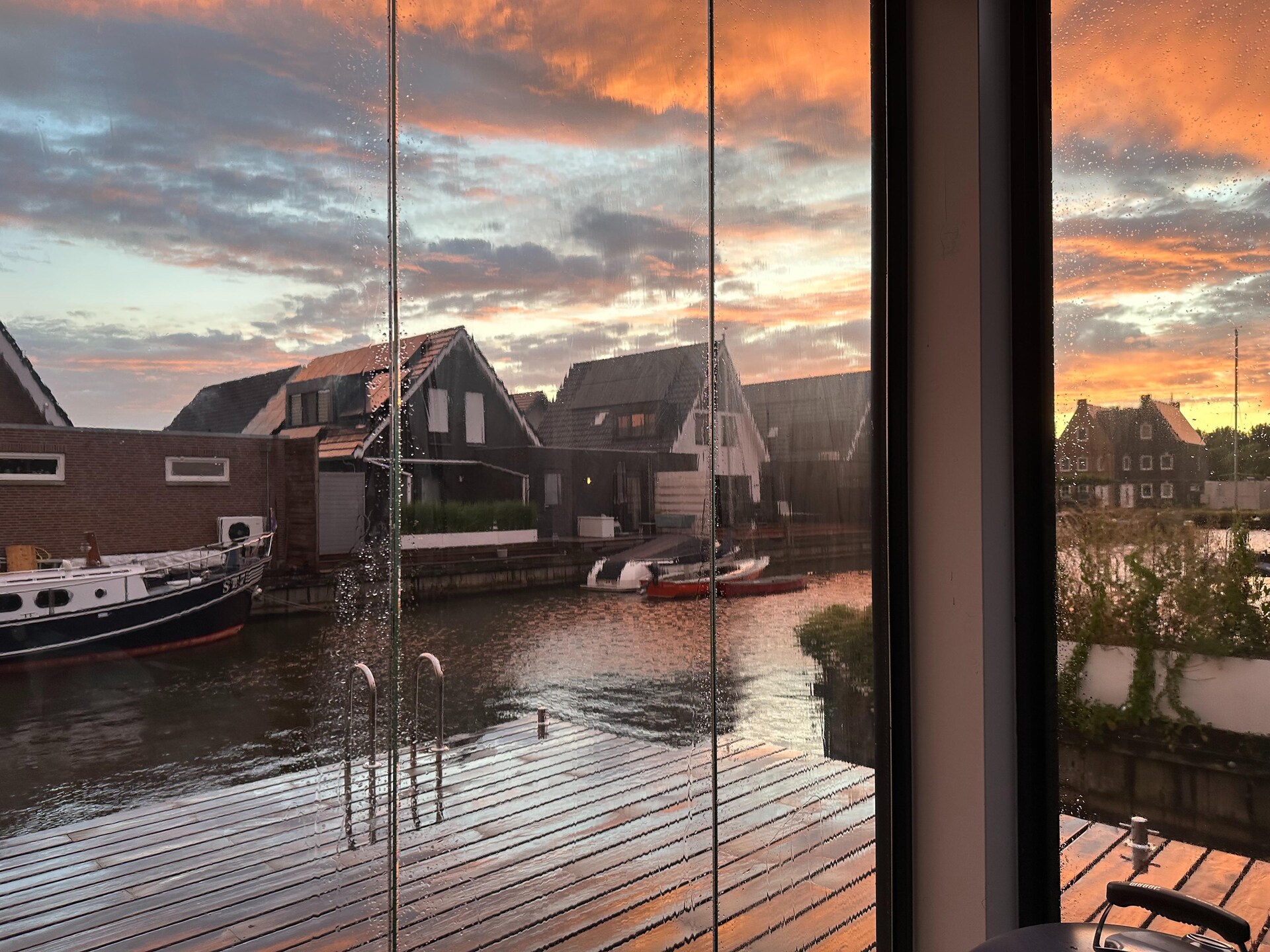 Luxe watervilla met sauna en aanlegsteiger in bosrijk Stavoren - foto 36