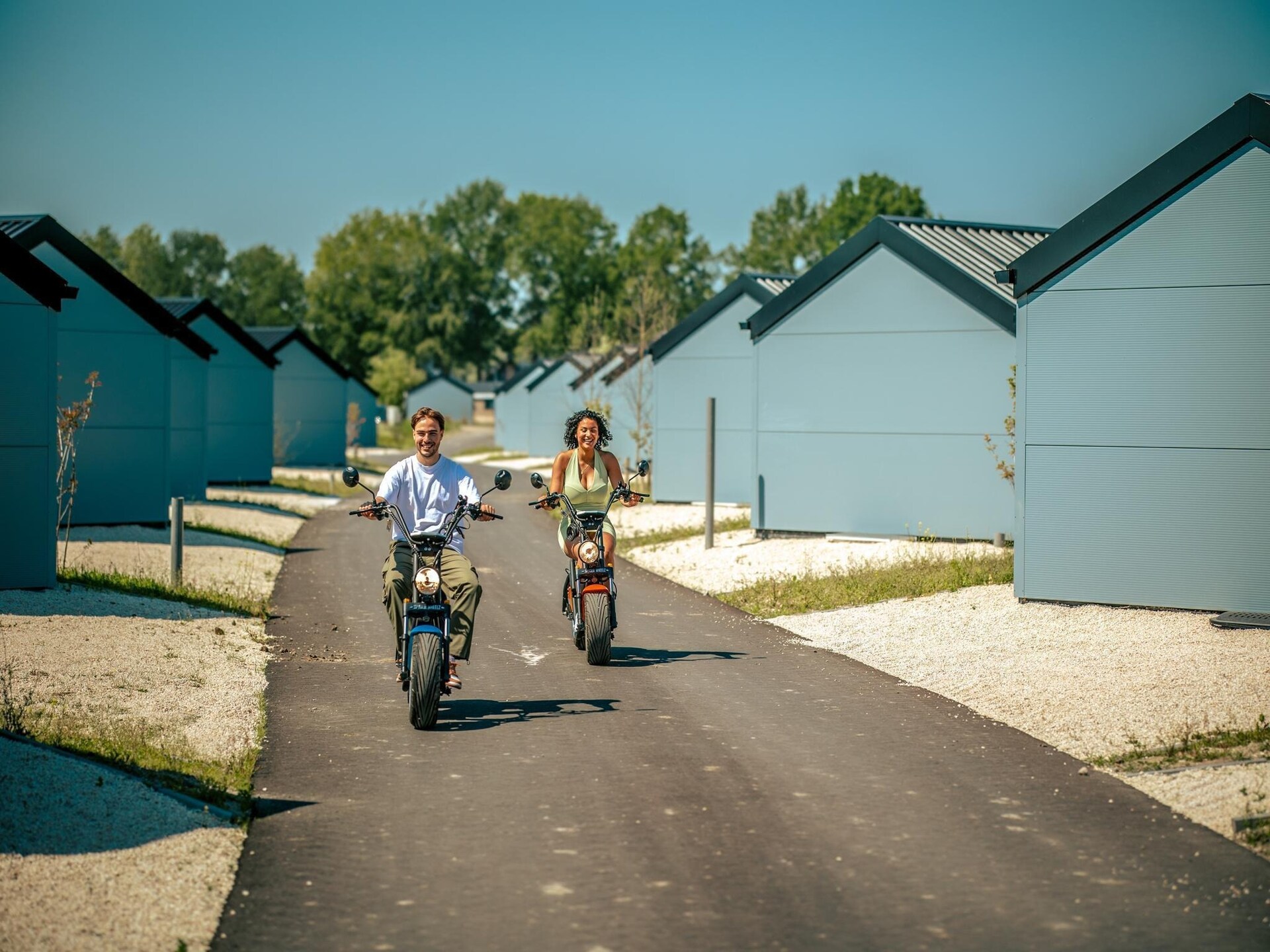 Licht chalet voor 6 personen aan de bosrand bij Kampen, 100m van het meer - foto 12