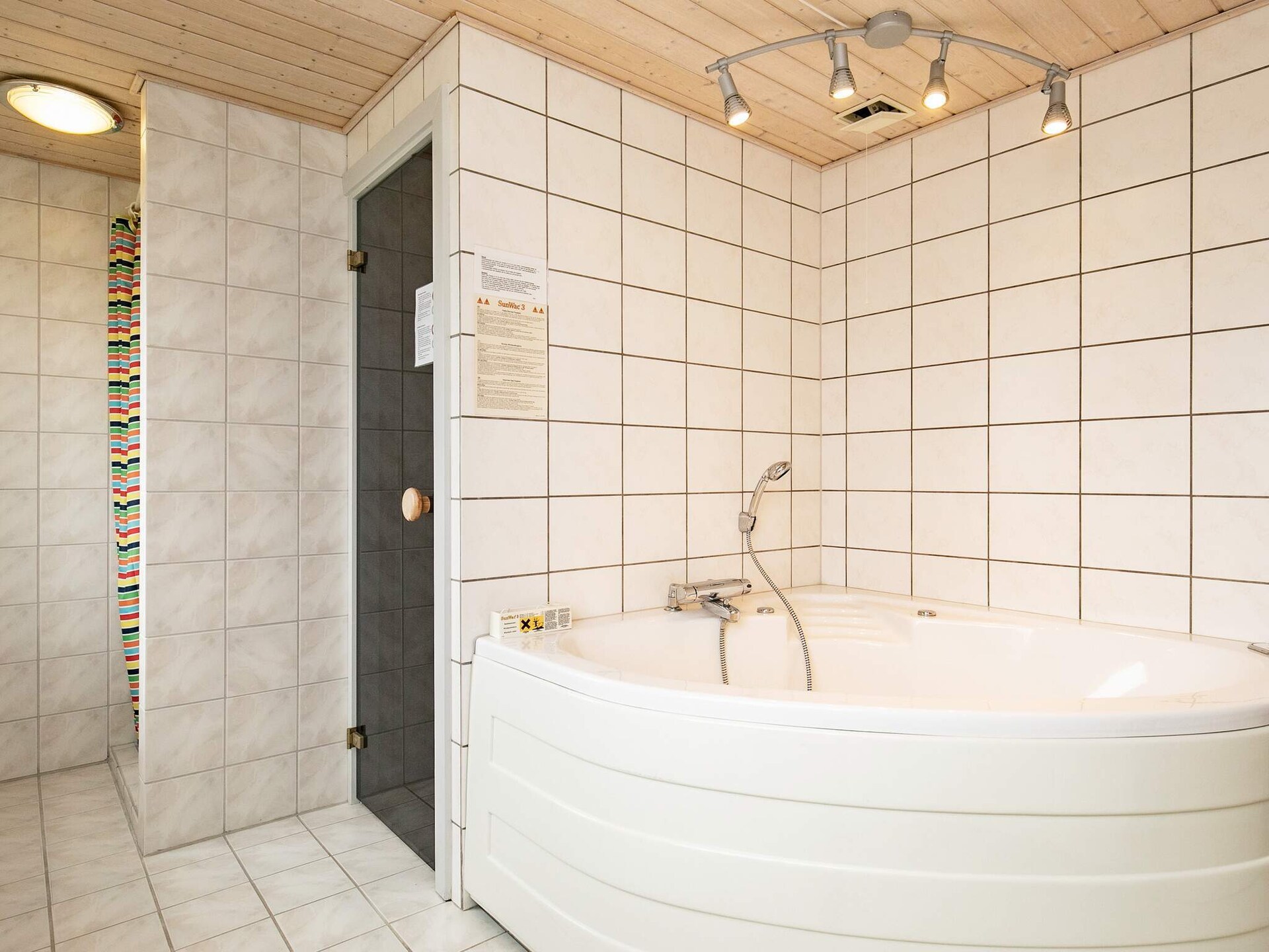 Vrijstaand vakantiehuis met sauna en whirlpool op 900m van zee in Hals - foto 26