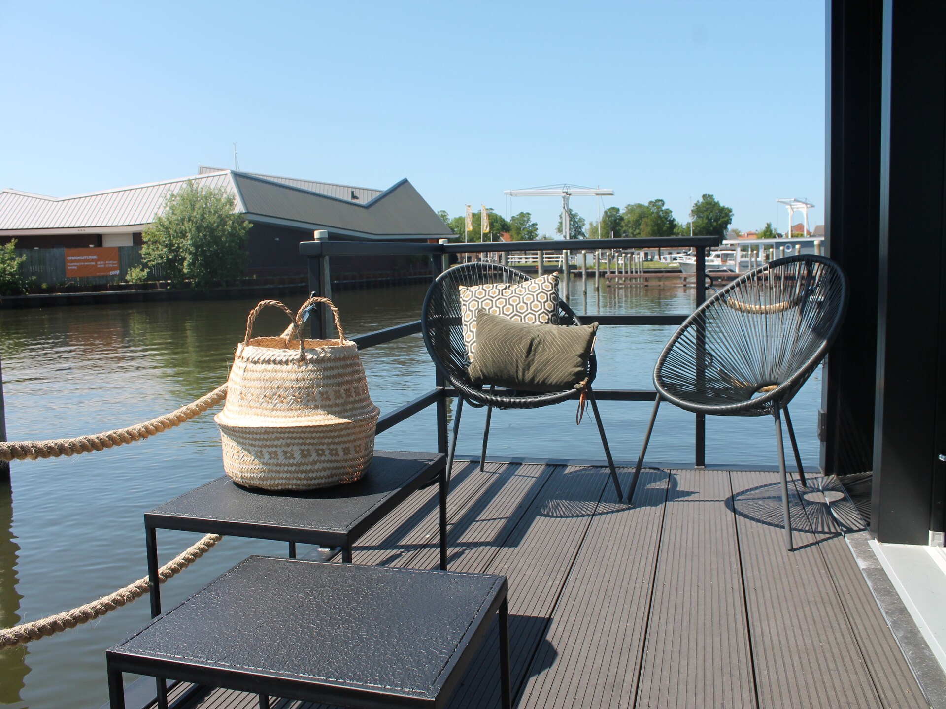 Luxe woonboot in historische vissershaven Stavoren aan het IJsselmeer - foto 32
