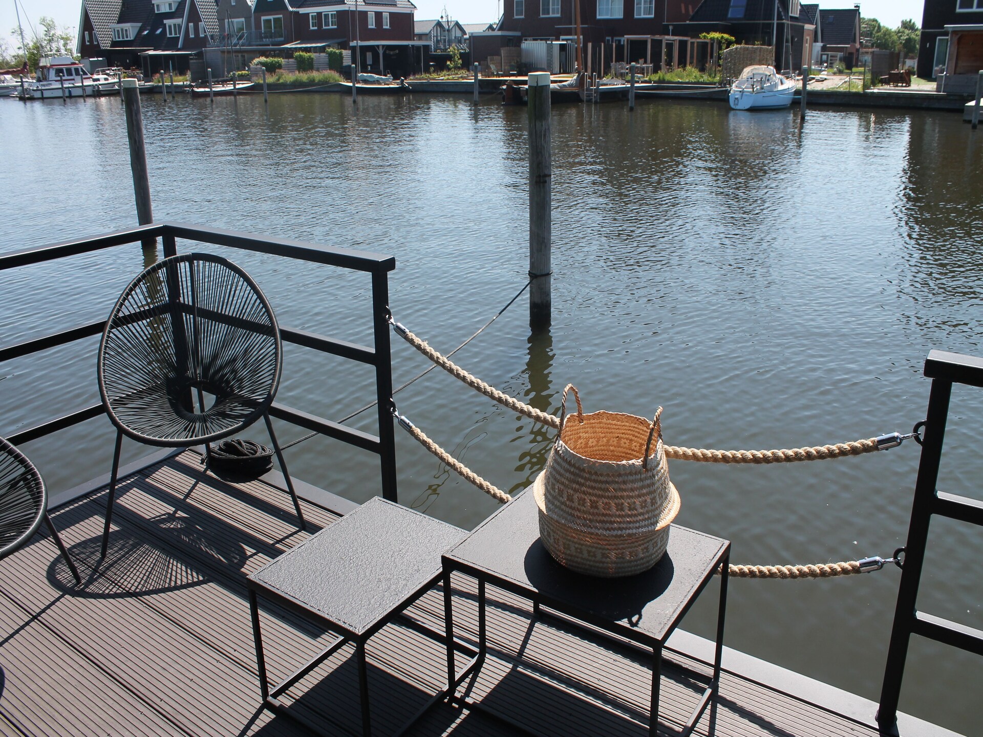 Luxe woonboot in historische vissershaven Stavoren aan het IJsselmeer - foto 33