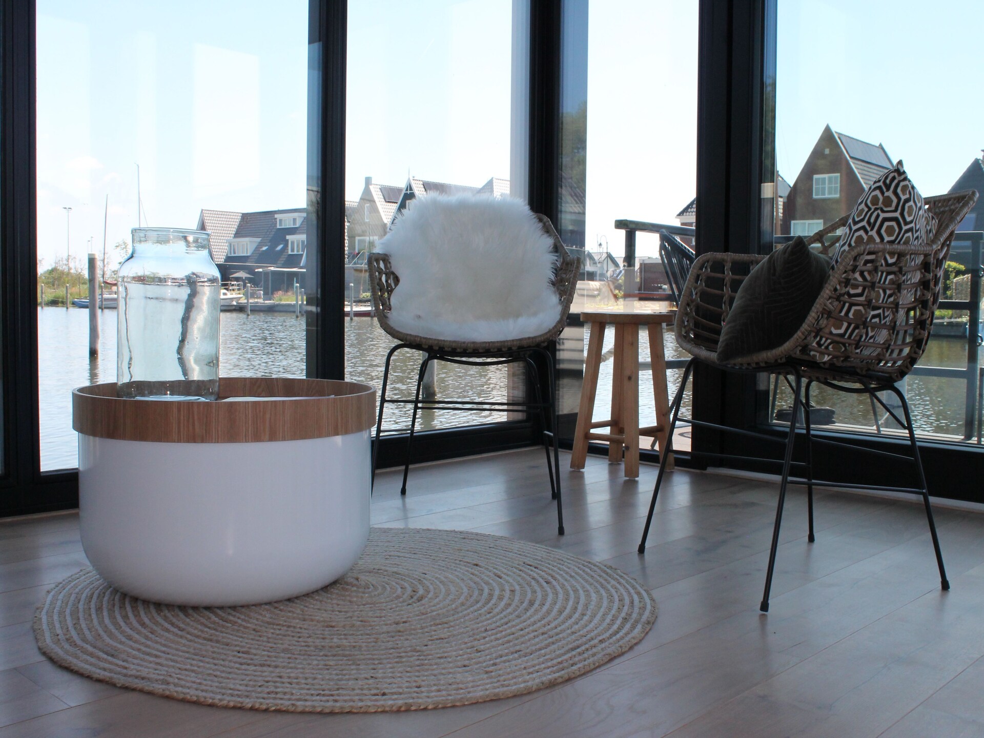Luxe woonboot in historische vissershaven Stavoren aan het IJsselmeer - foto 12