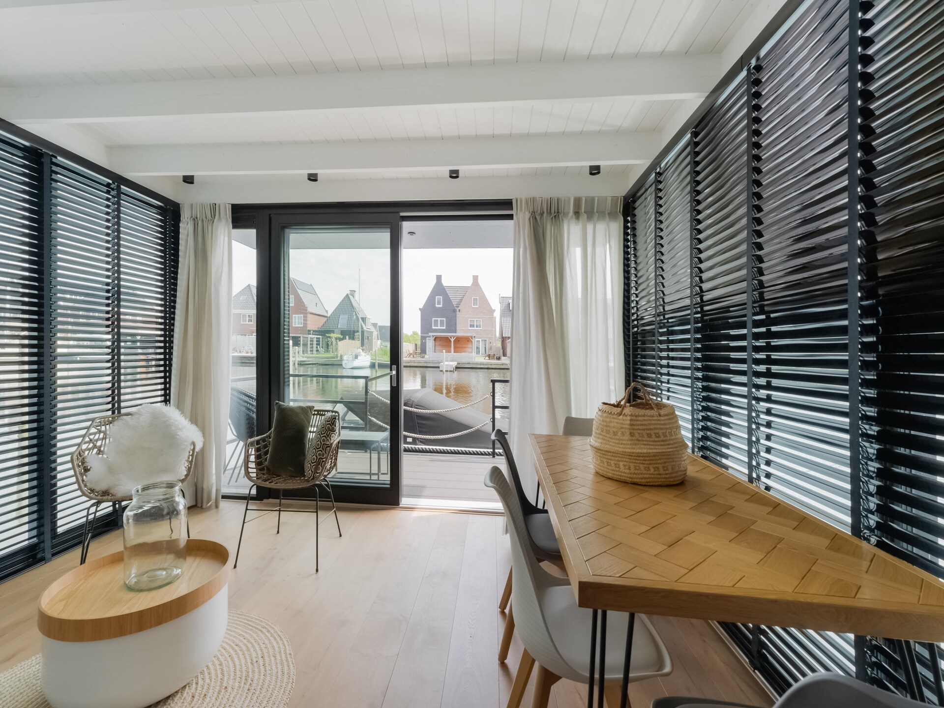 Luxe woonboot in historische vissershaven Stavoren aan het IJsselmeer - foto 14