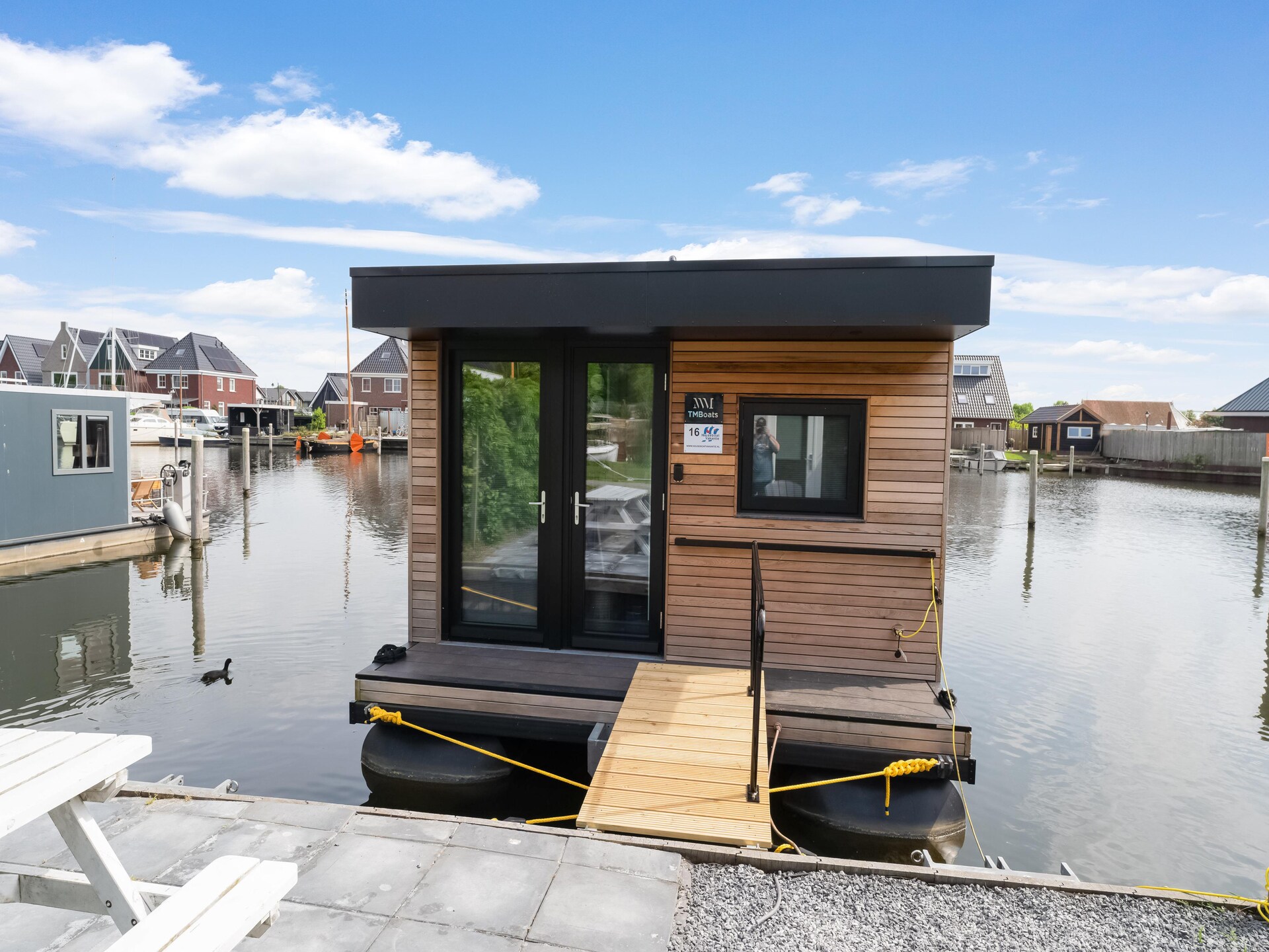 Luxe woonboot in historische vissershaven Stavoren aan het IJsselmeer - foto 8