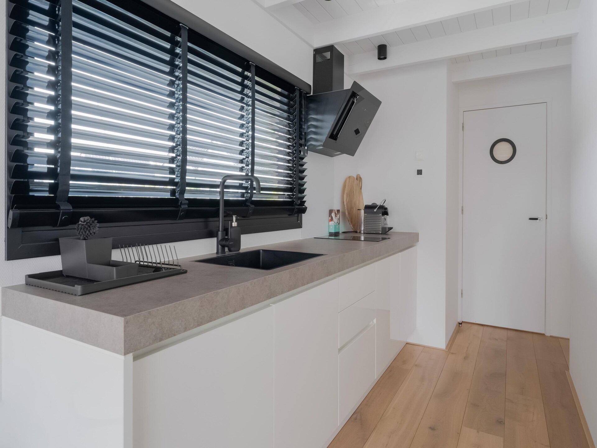 Luxe woonboot in historische vissershaven Stavoren aan het IJsselmeer - foto 4