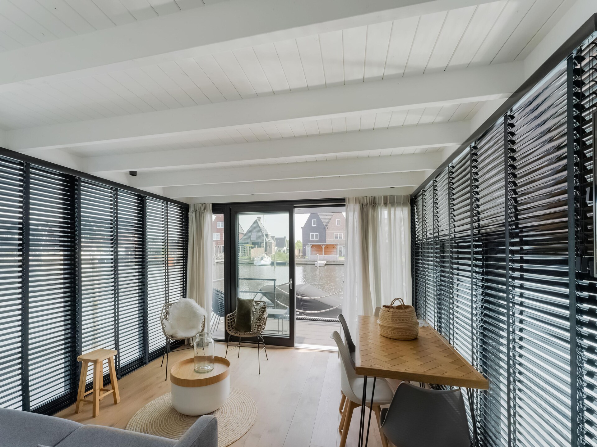 Luxe woonboot in historische vissershaven Stavoren aan het IJsselmeer - foto 18