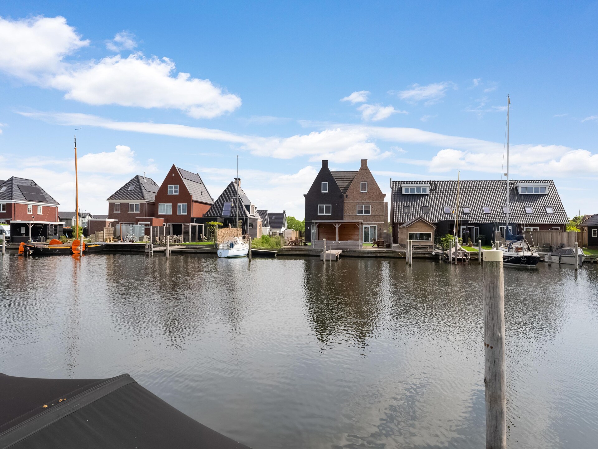 Luxe woonboot in historische vissershaven Stavoren aan het IJsselmeer - foto 36