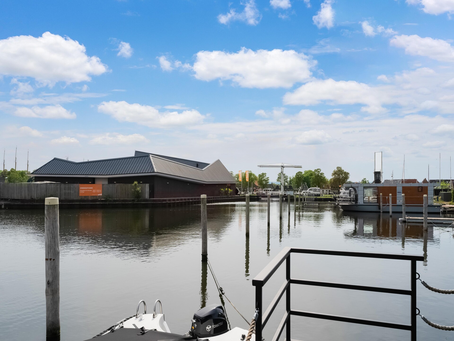Luxe woonboot in historische vissershaven Stavoren aan het IJsselmeer - foto 35