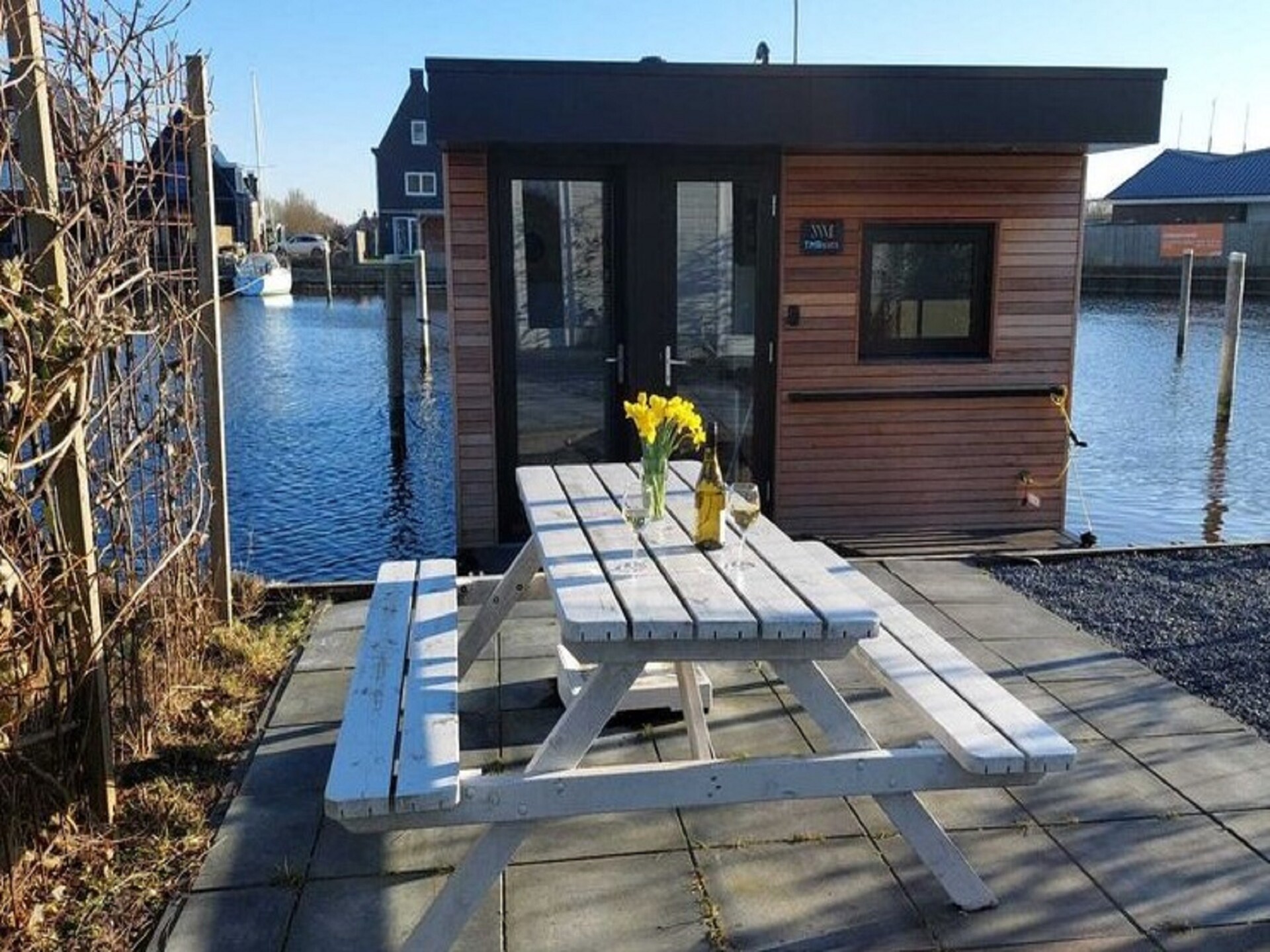 Luxe woonboot in historische vissershaven Stavoren aan het IJsselmeer - foto 34