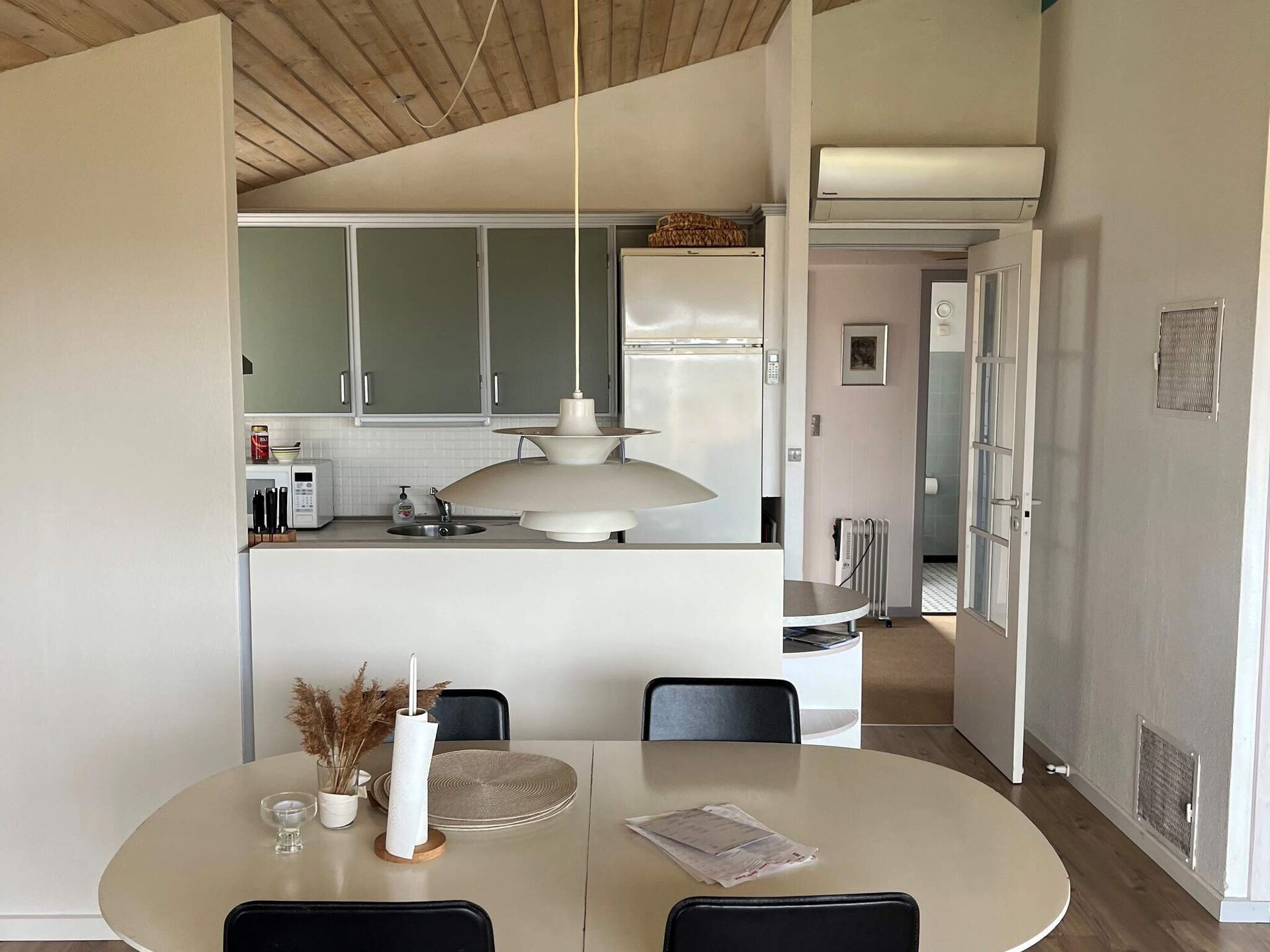 Licht vakantiehuis met panoramisch zeezicht op 30 meter van het strand in Farsø - foto 10
