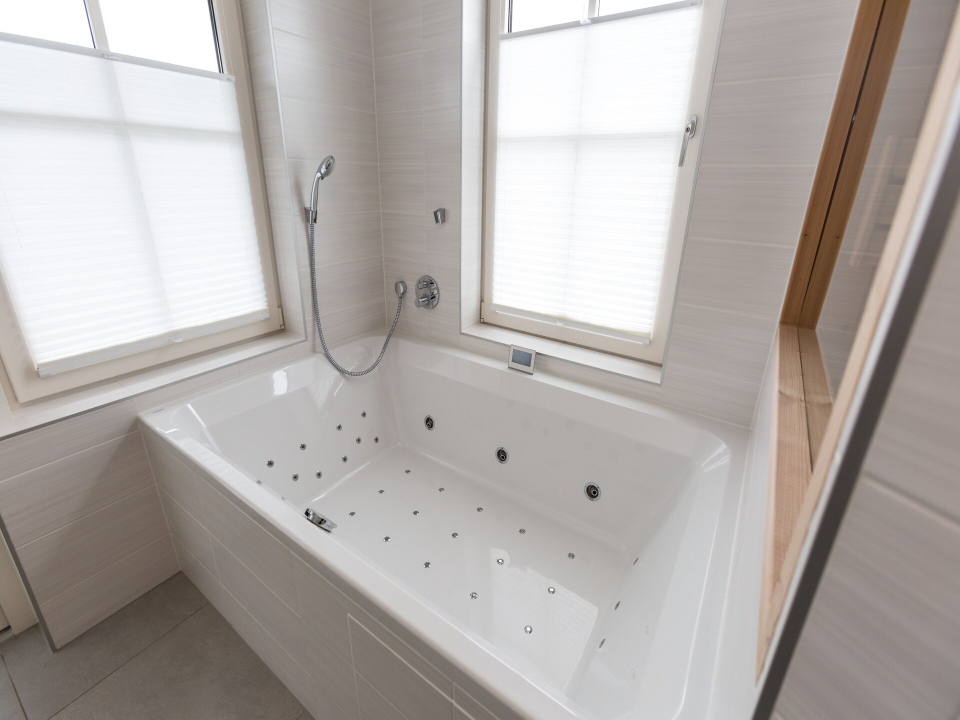 Rietgedekte wellnessvilla voor 12 personen aan de Friese Meren - foto 37