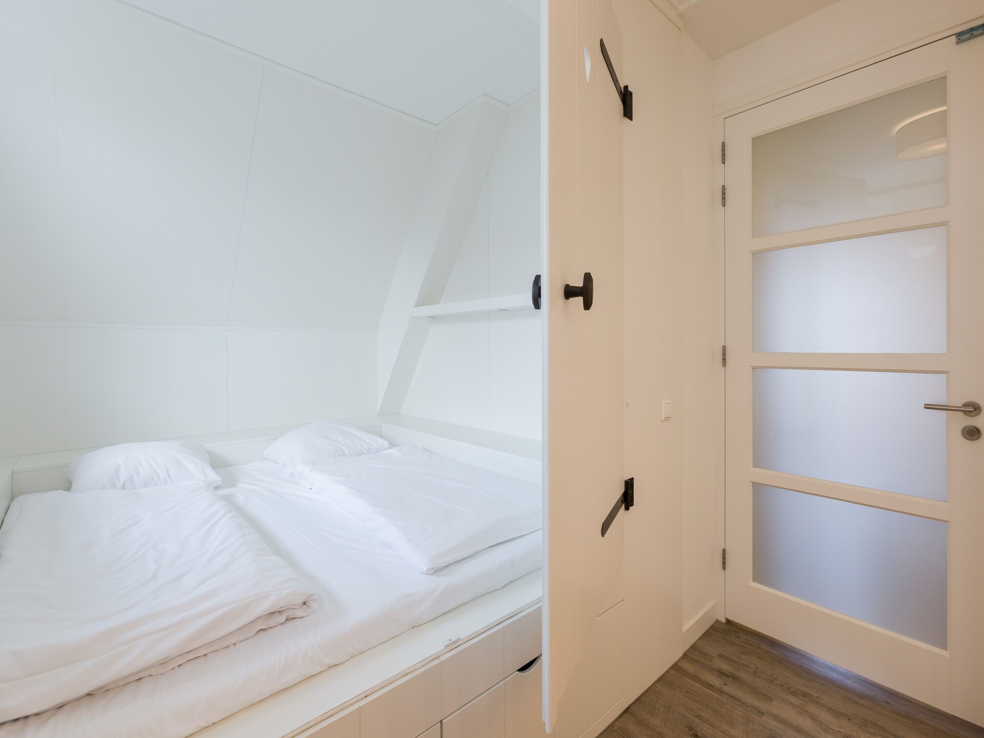 Rietgedekte wellnessvilla voor 12 personen aan de Friese Meren - foto 24