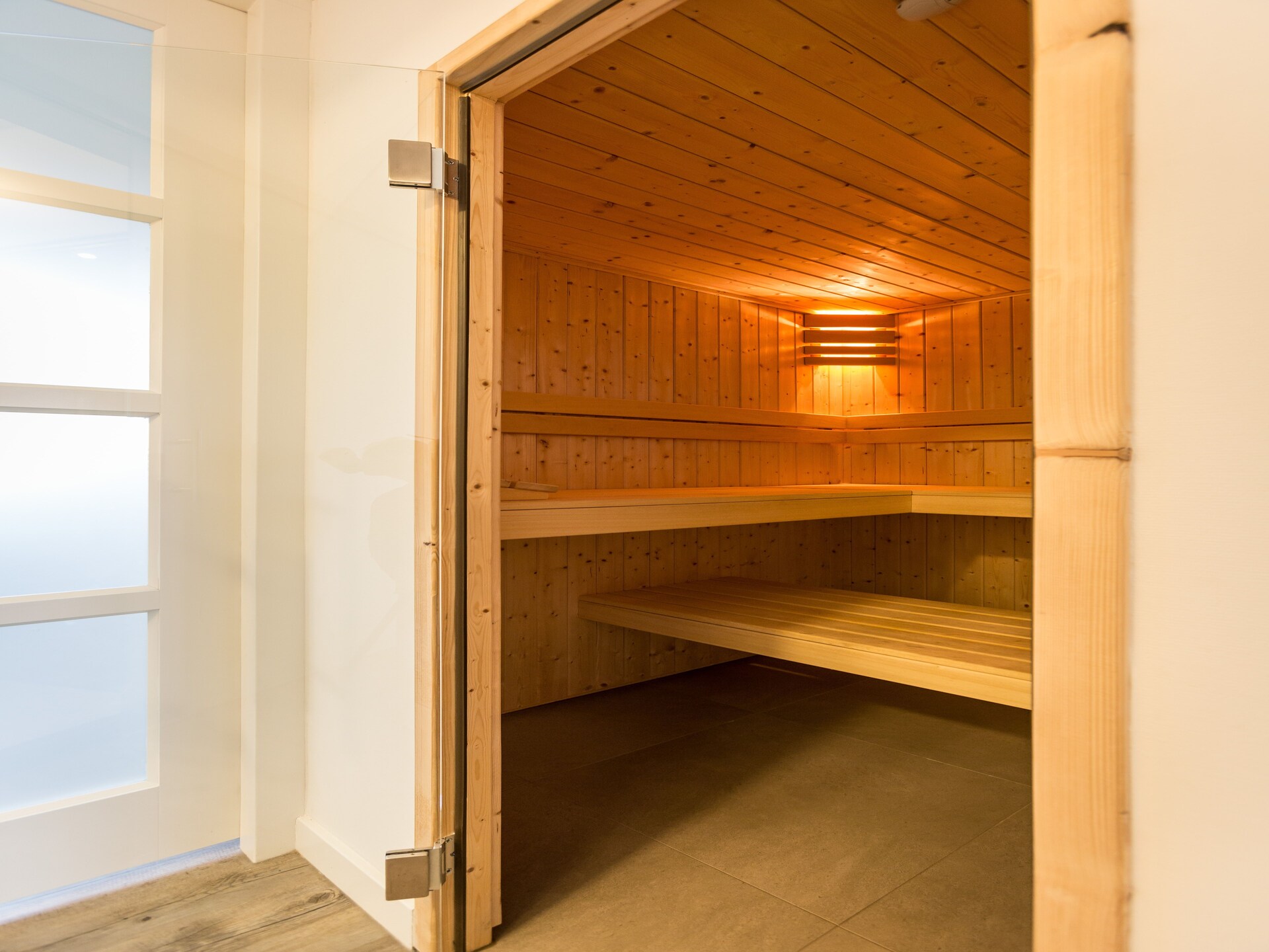 Rietgedekte wellnessvilla voor 12 personen aan de Friese Meren - foto 38