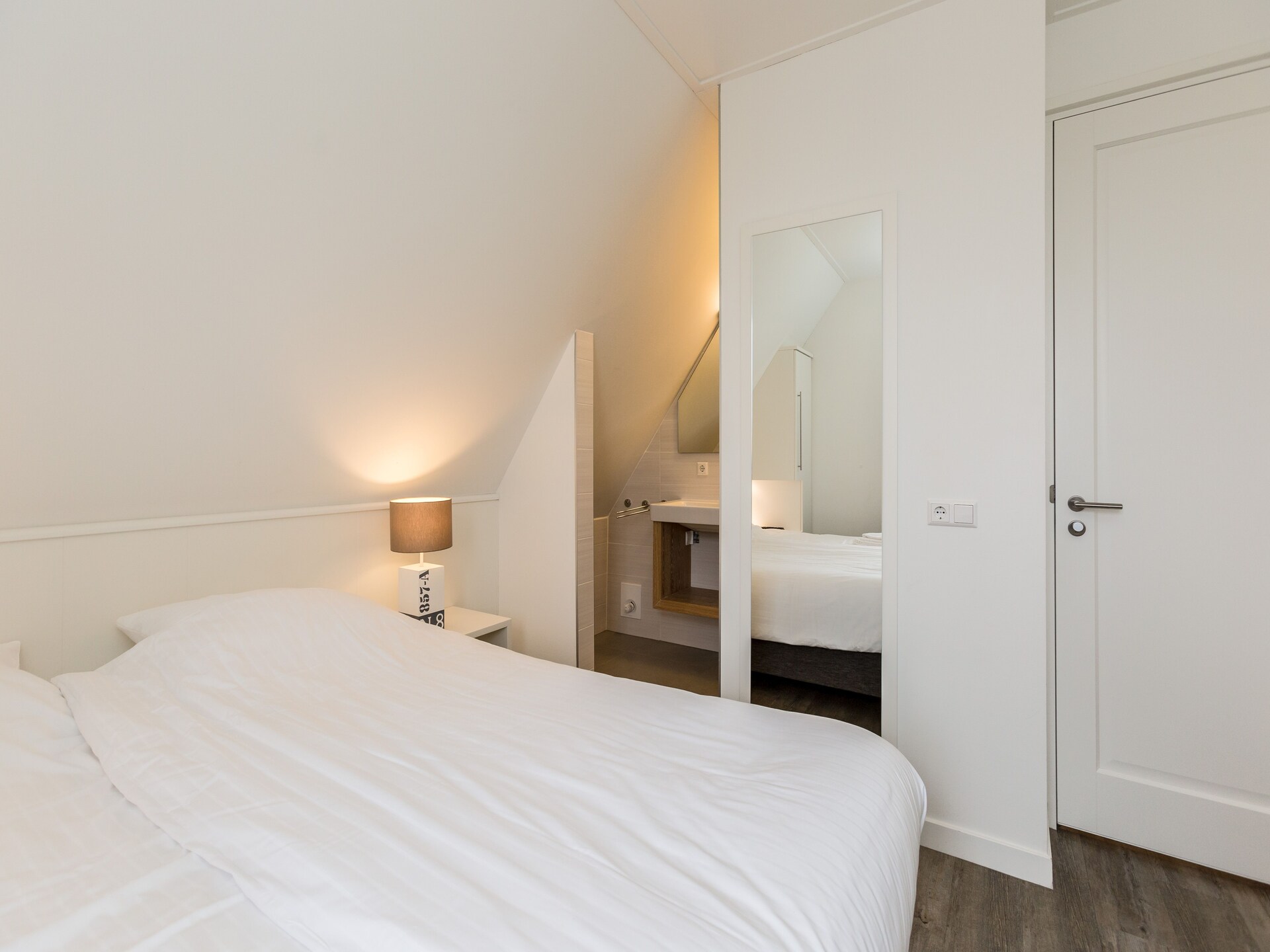 Rietgedekte wellnessvilla voor 12 personen aan de Friese Meren - foto 18