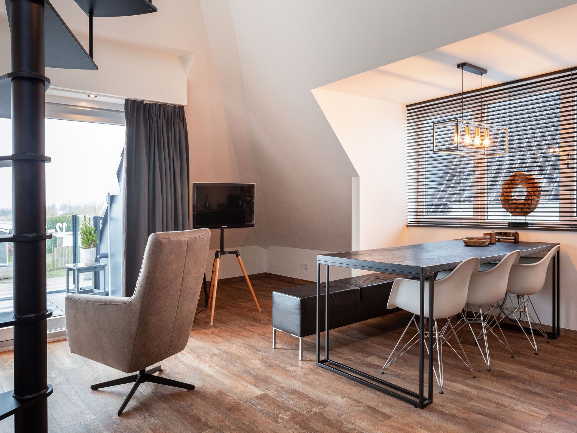 Modern appartement aan het Sneekermeer met oostelijk balkon - foto 3
