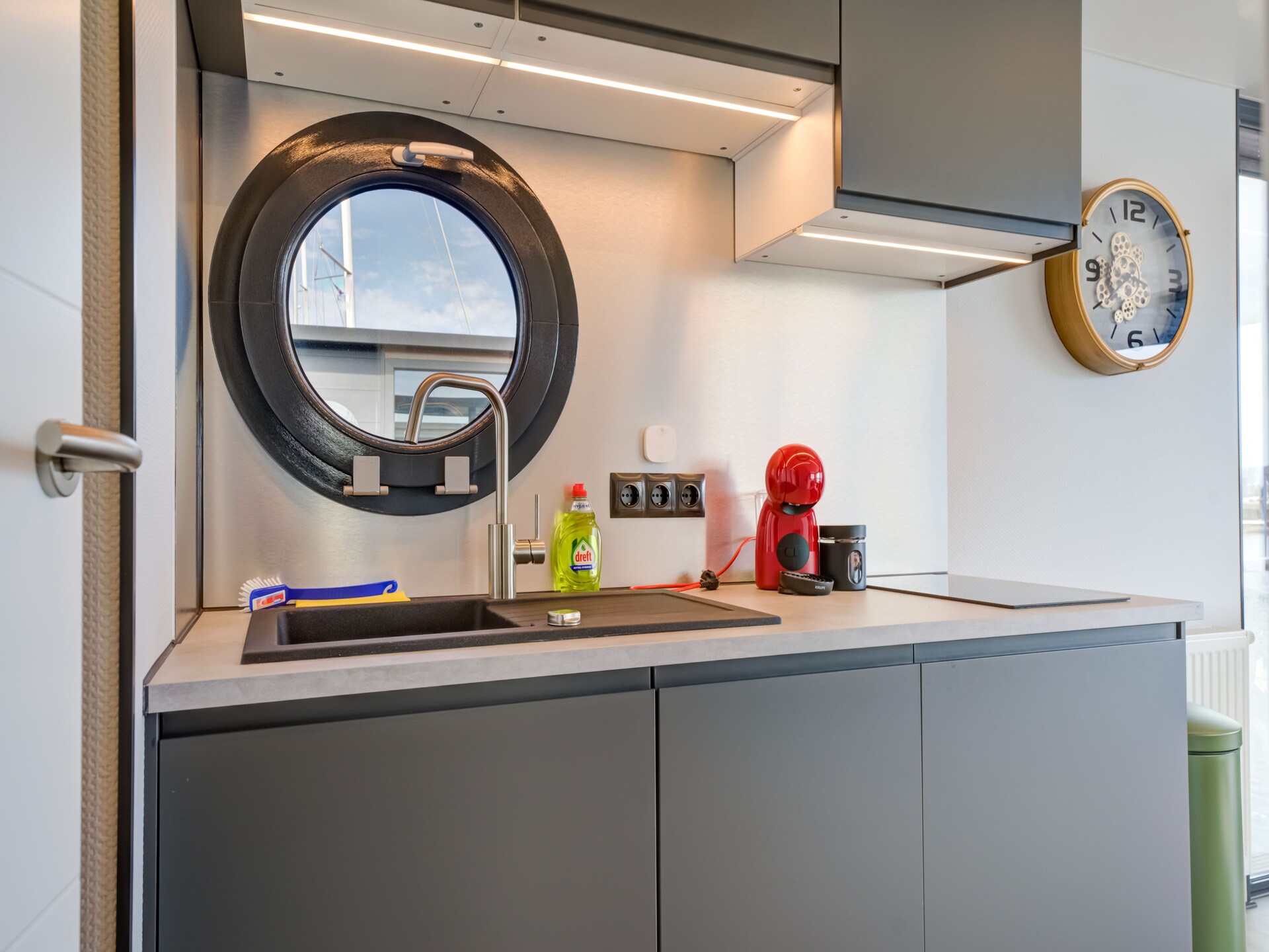 La Belle Vie: unieke woonboot in de haven van Volendam - foto 14