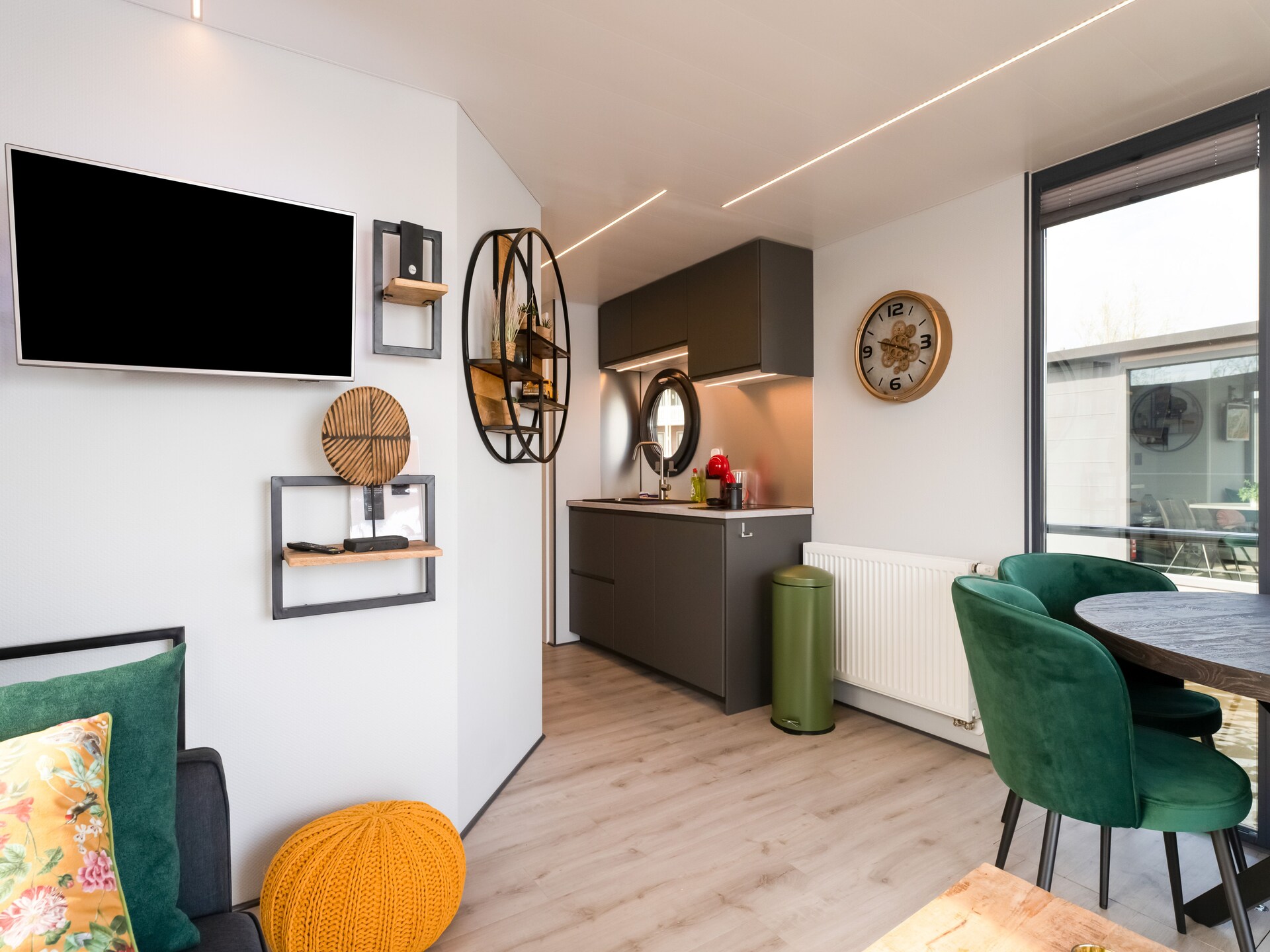 La Belle Vie: unieke woonboot in de haven van Volendam - foto 15