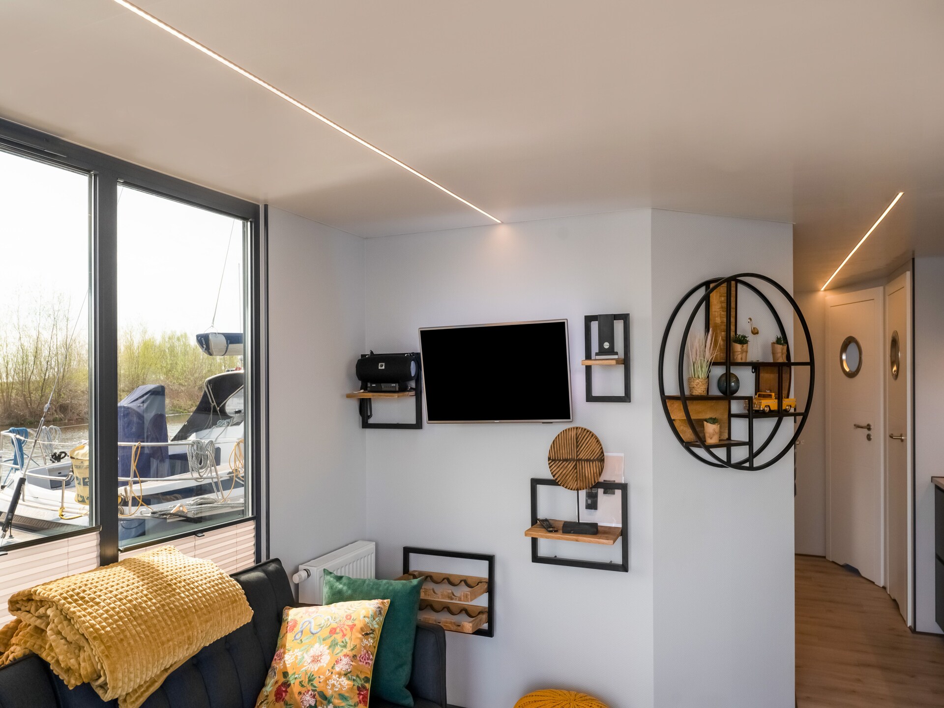 La Belle Vie: unieke woonboot in de haven van Volendam - foto 11