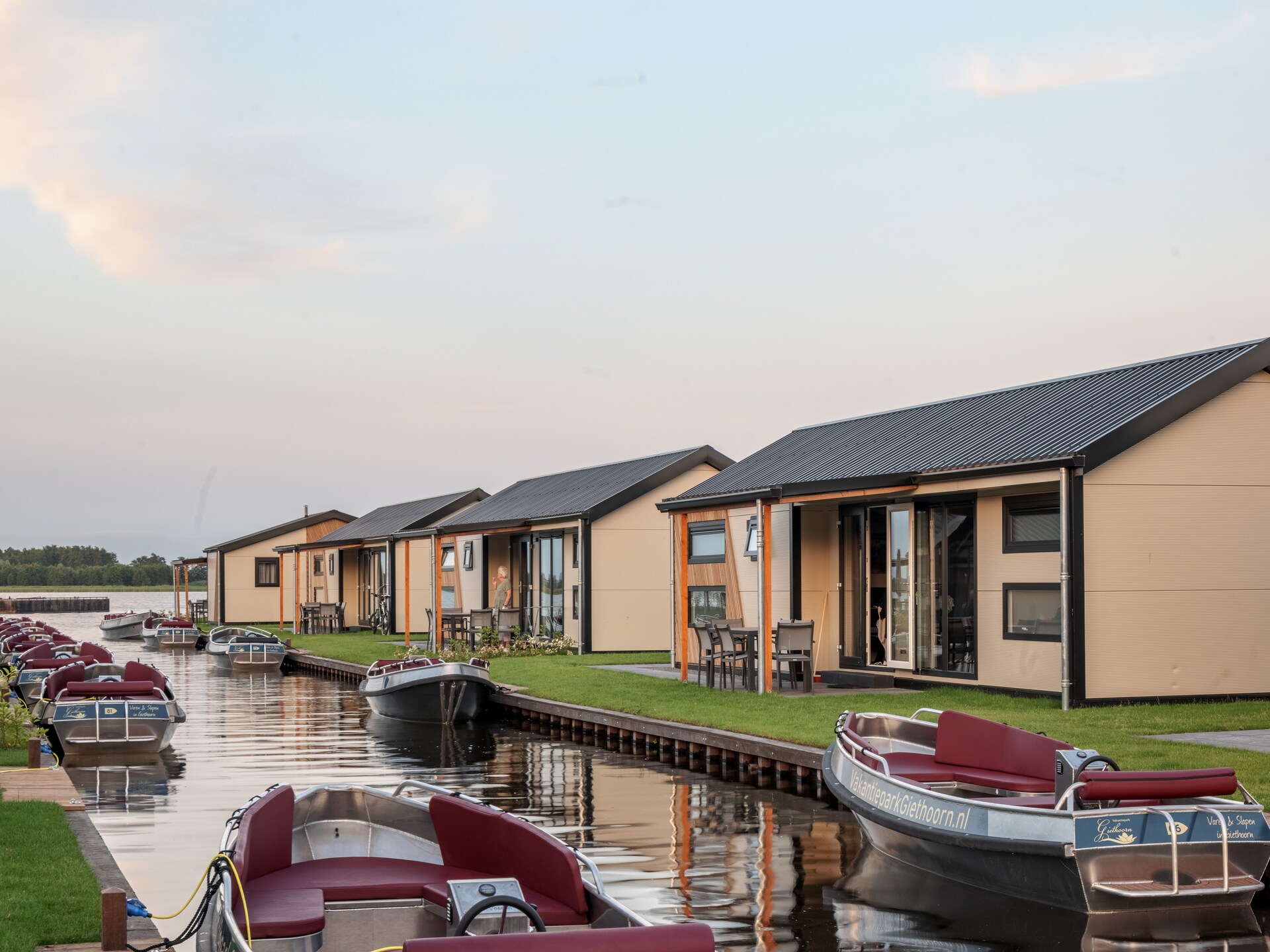 Vrijstaand waterchalet met elektrische sloep in autovrij Giethoorn - foto 14