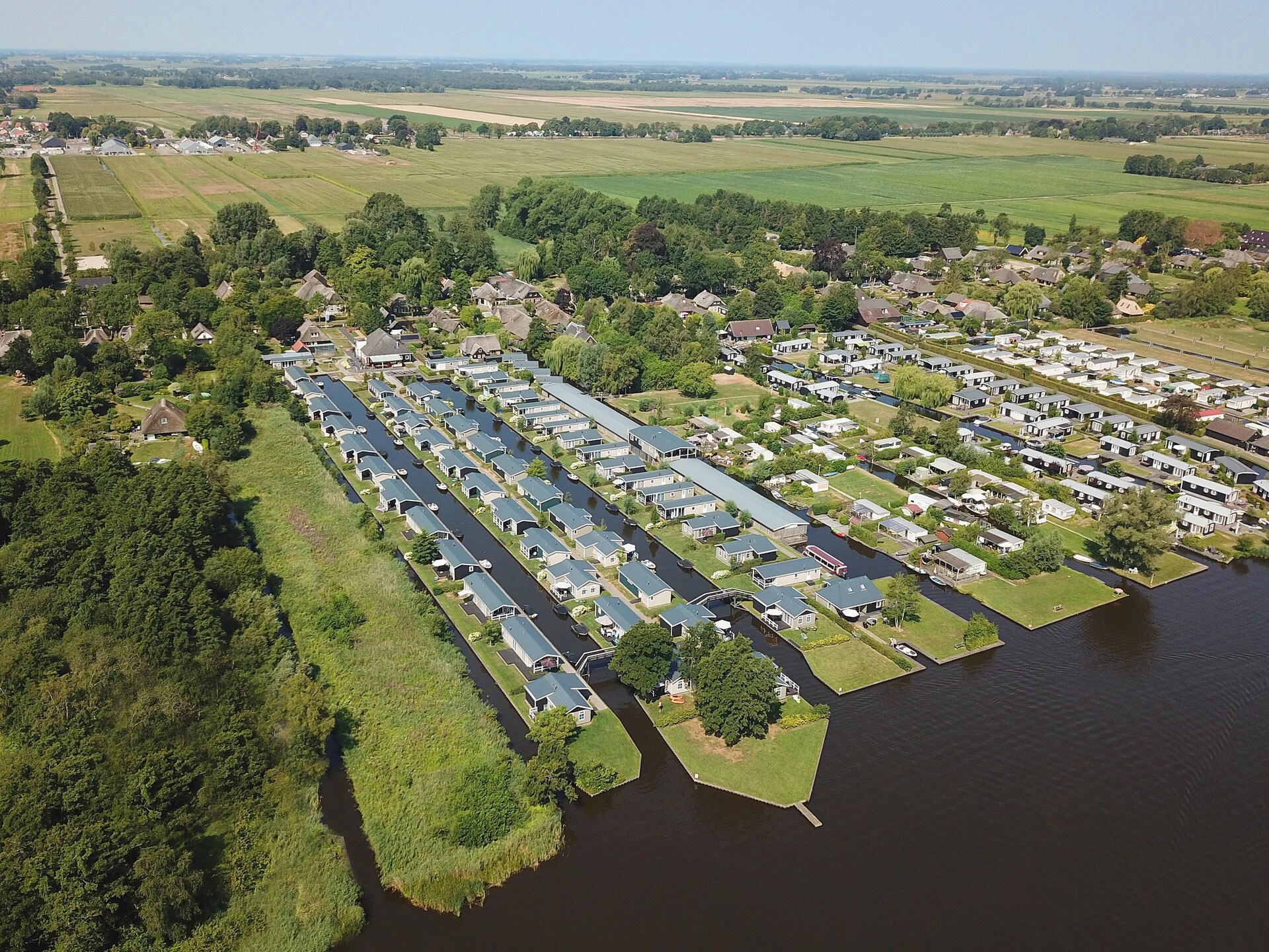 Vrijstaand waterchalet met eigen sloep in autovrij Giethoorn - foto 32