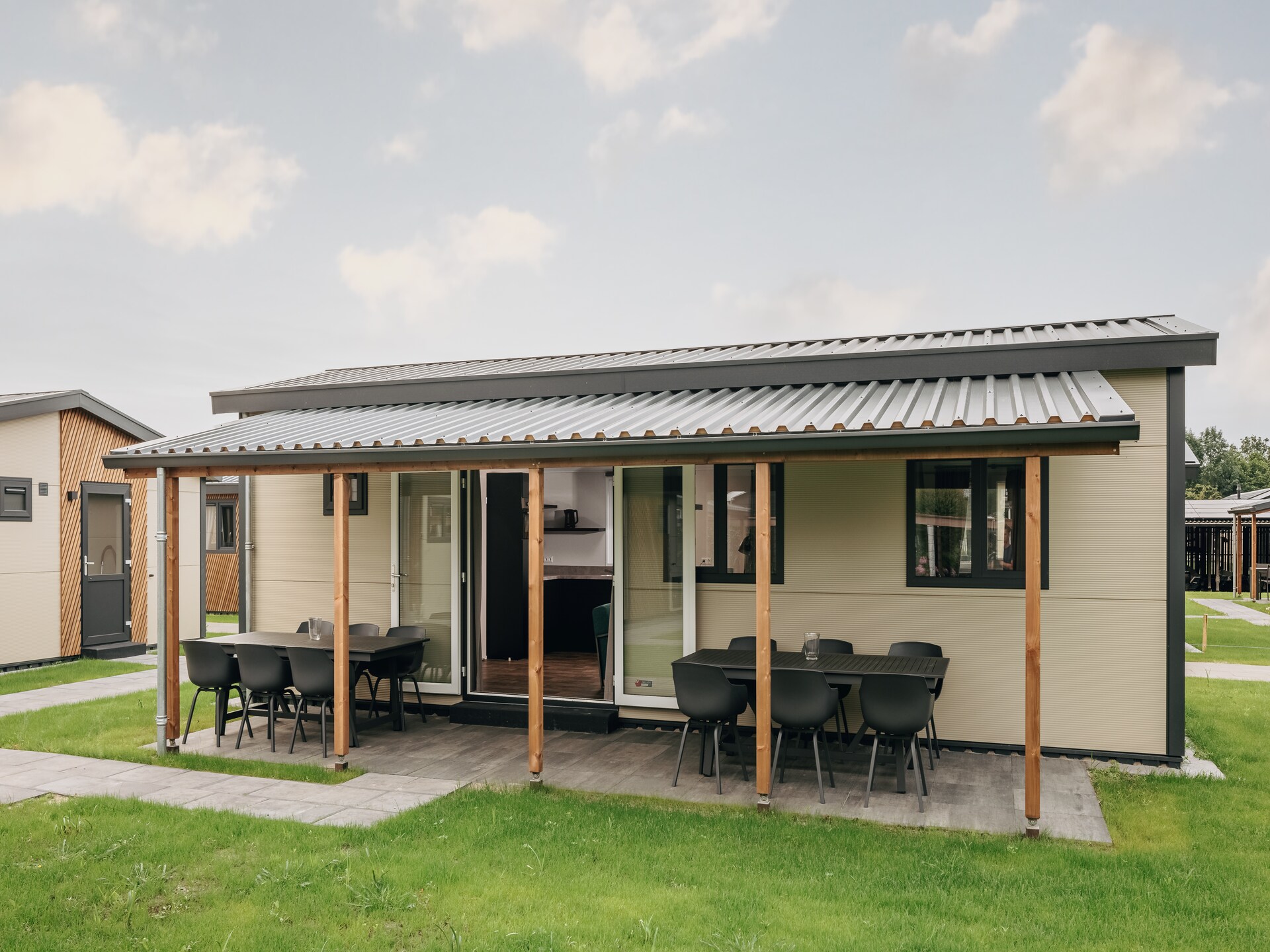 Luxe waterchalet voor 12 personen met privésloep in hartje Giethoorn - foto 7