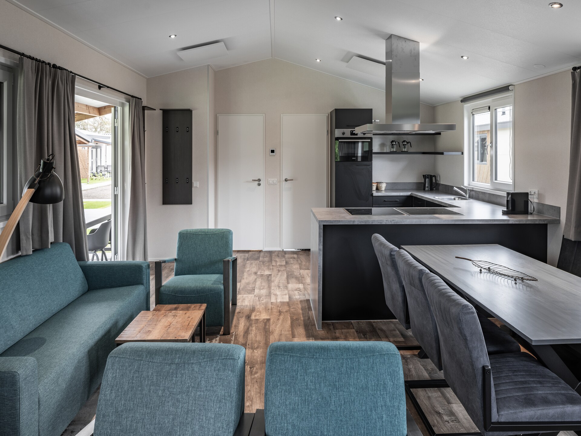Luxe waterchalet voor 12 personen met privésloep in hartje Giethoorn - foto 9