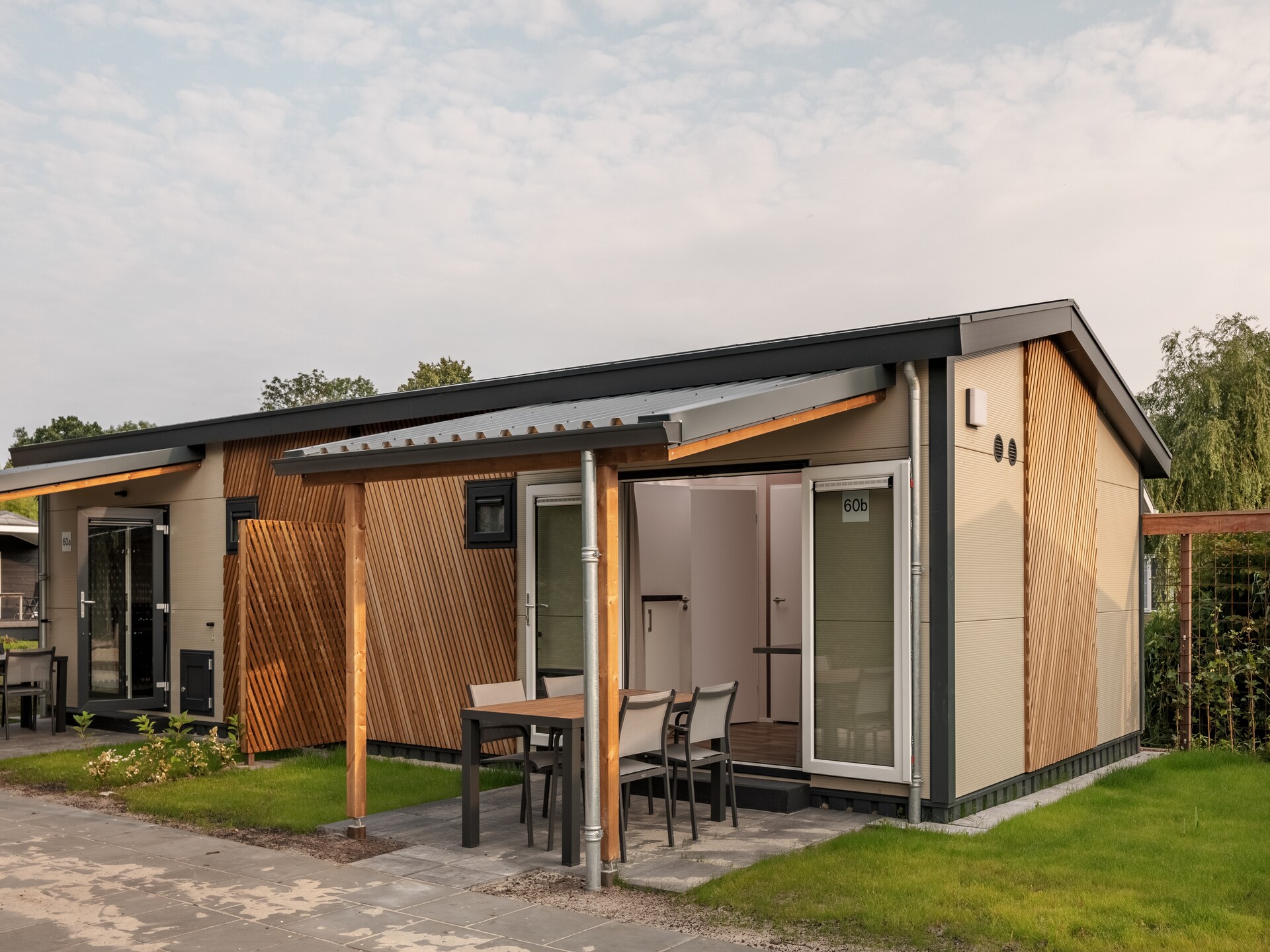 Luxe waterchalet voor 12 personen met privésloep in hartje Giethoorn - foto 8