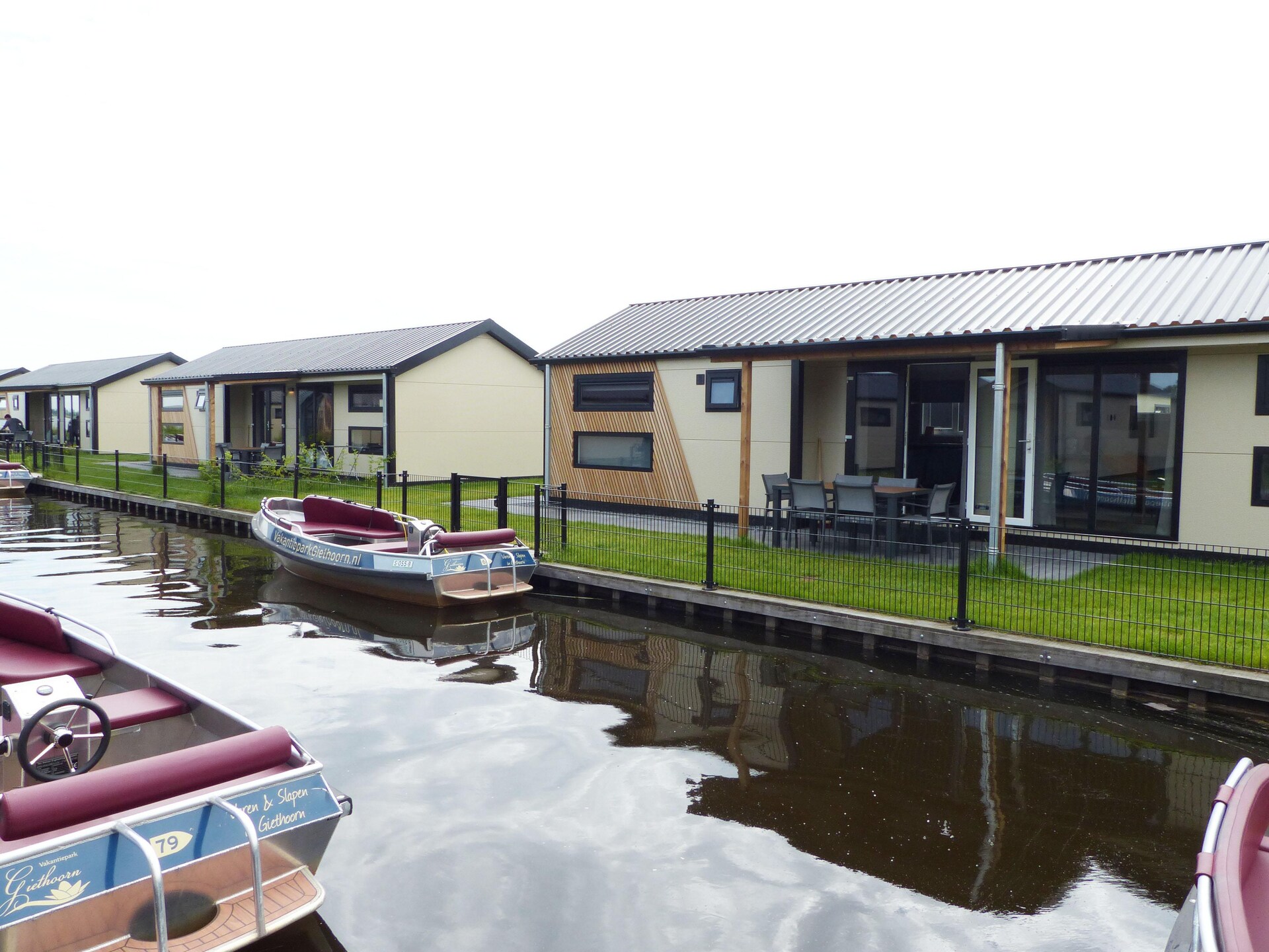 Vrijstaand chalet met privéboot in autovrij park Giethoorn - foto 11