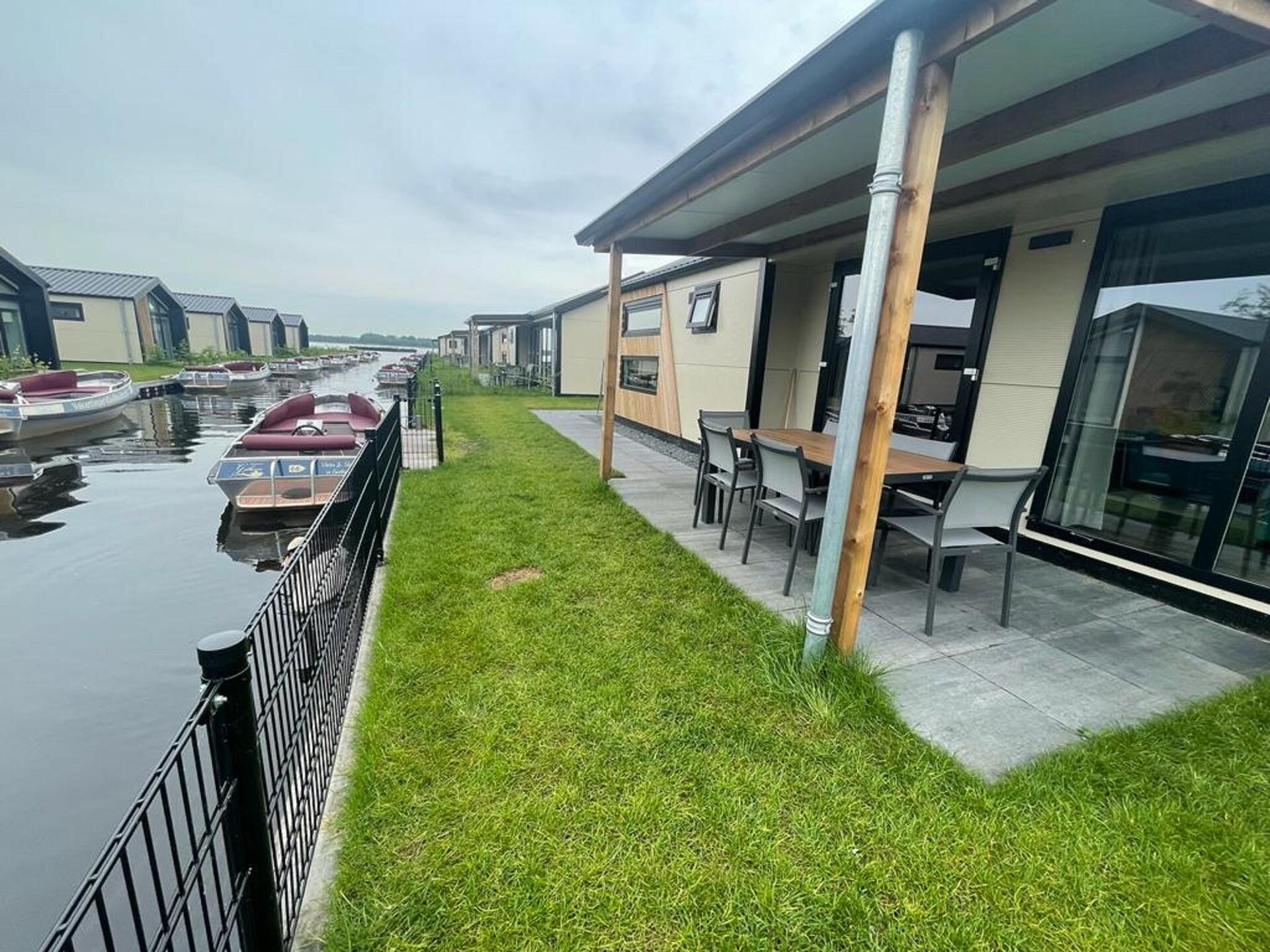 Vrijstaand chalet met privéboot in autovrij park Giethoorn - foto 12