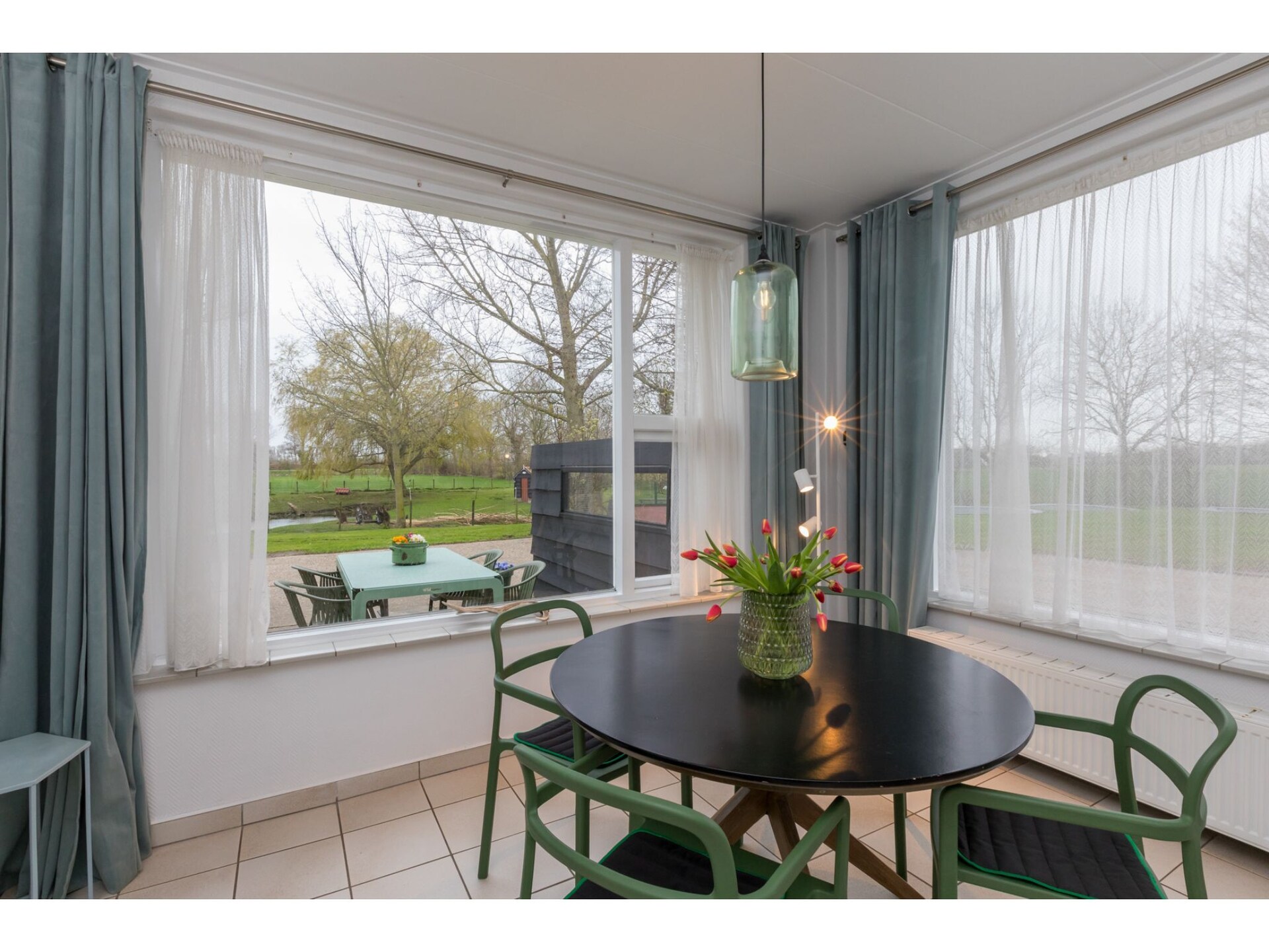 Licht appartement op boerderij Rustenpolder met uitzicht op dierenweide - foto 7