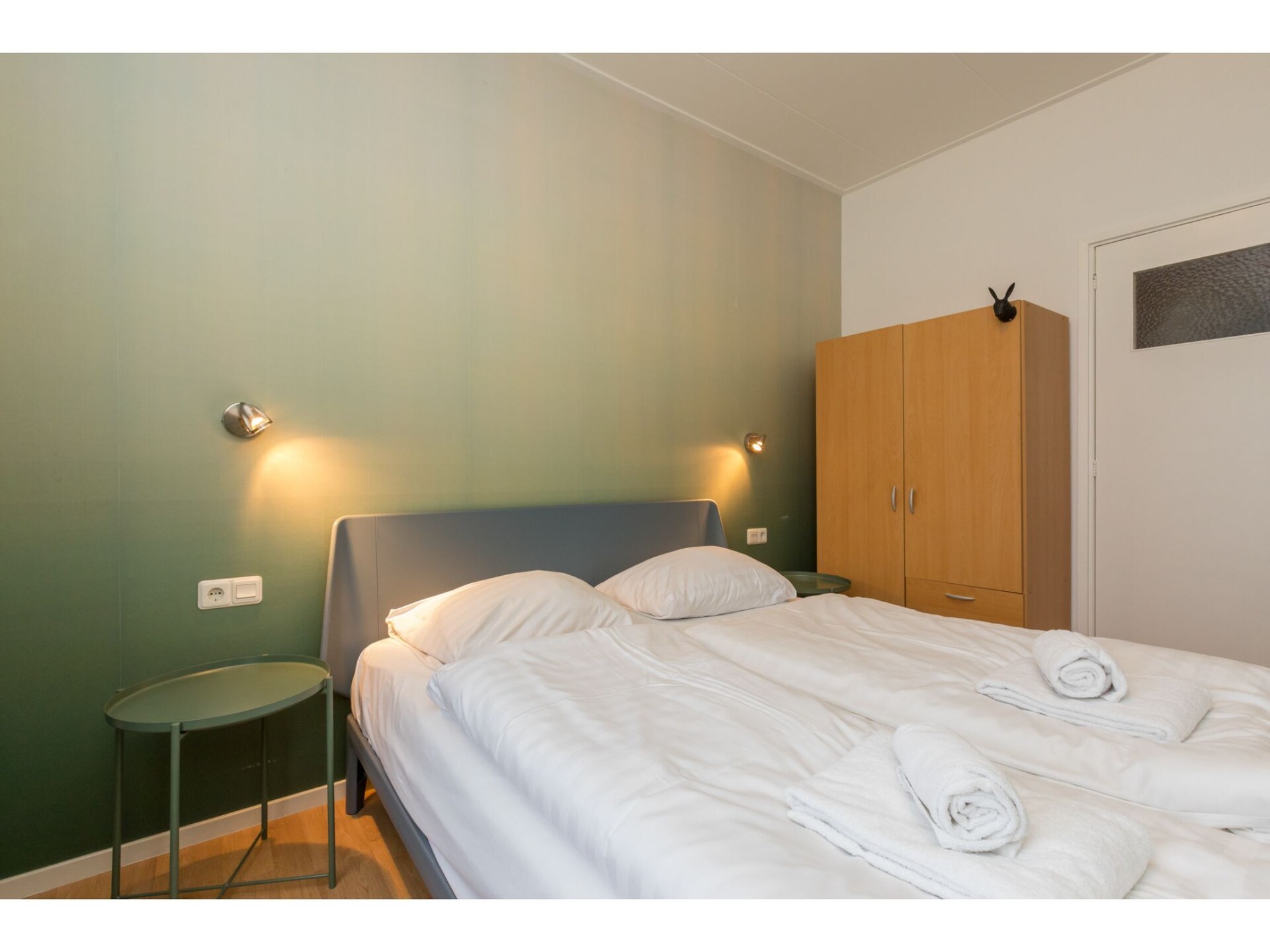 Licht appartement op boerderij Rustenpolder met uitzicht op dierenweide - foto 10