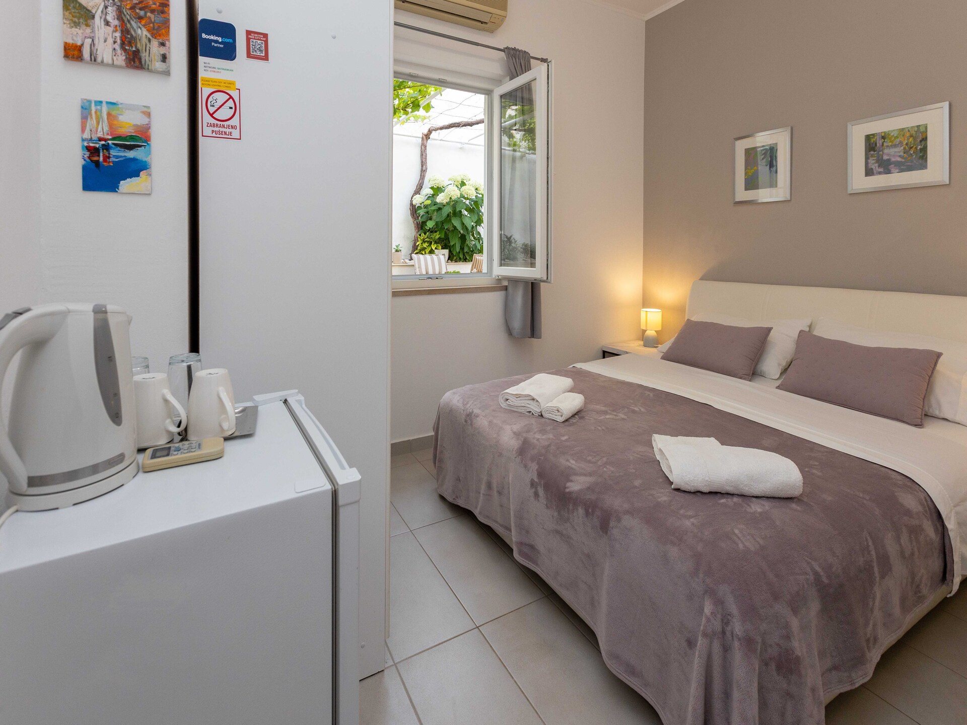 Knusse kamer met uitzicht op zee en de oude stad - foto 9