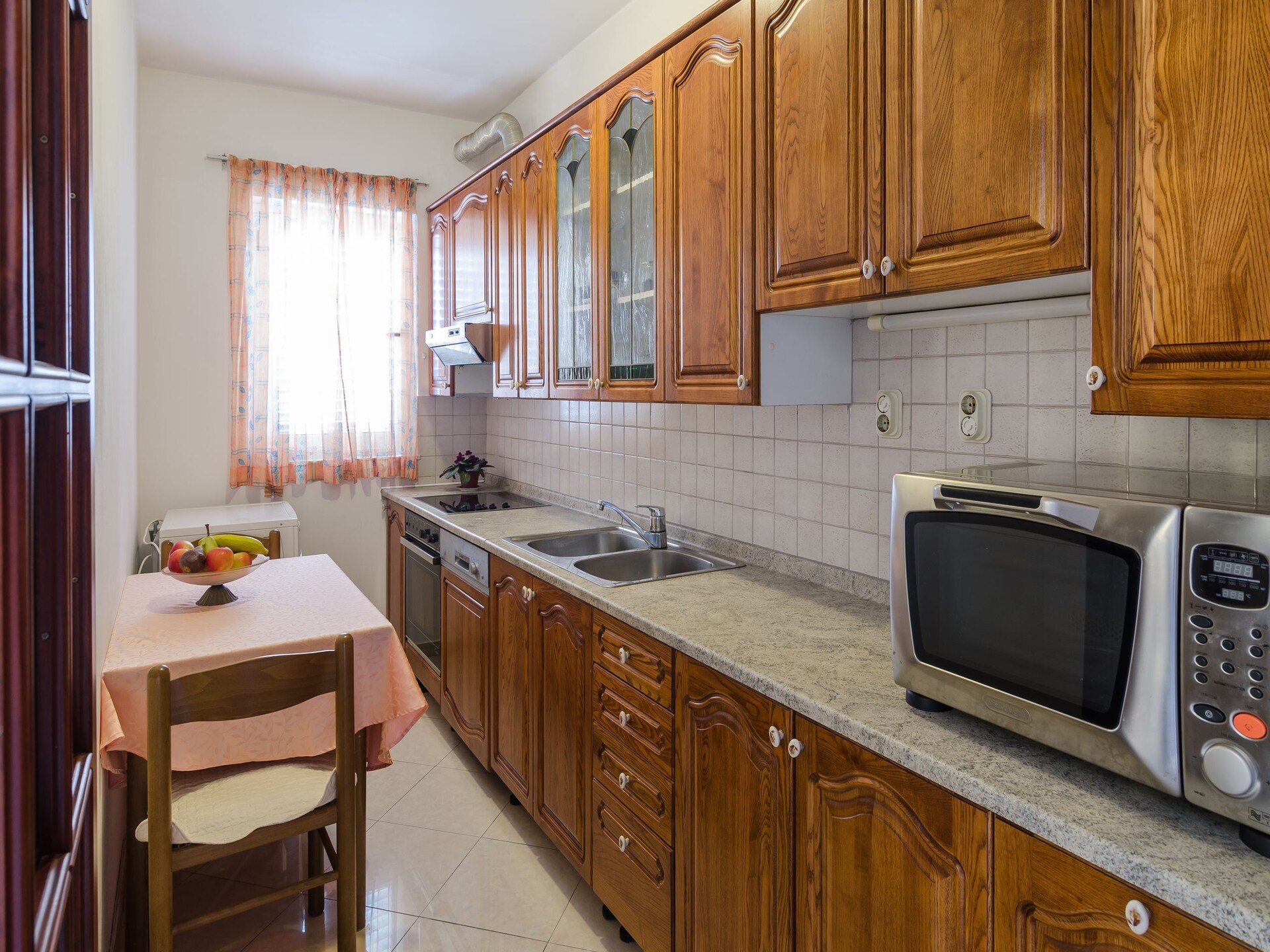 Ruim appartement met zeezicht en balkon op 100m van het strand in Dubrovnik - foto 11