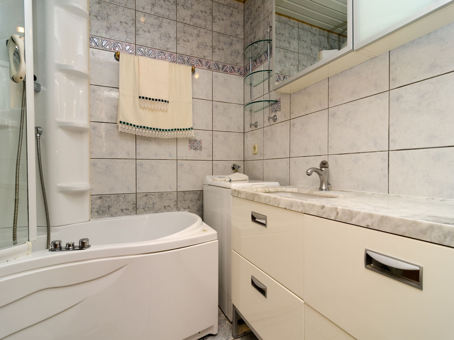 Ruim appartement met zeezicht en balkon op 100m van het strand in Dubrovnik - foto 17