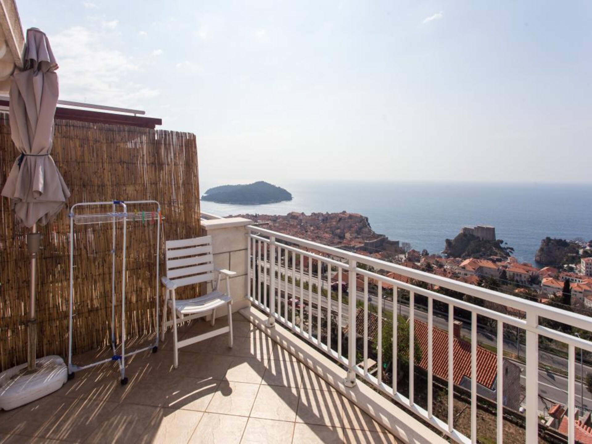 Romantisch appartement met balkon en adembenemend zeezicht op de oude stad - foto 11
