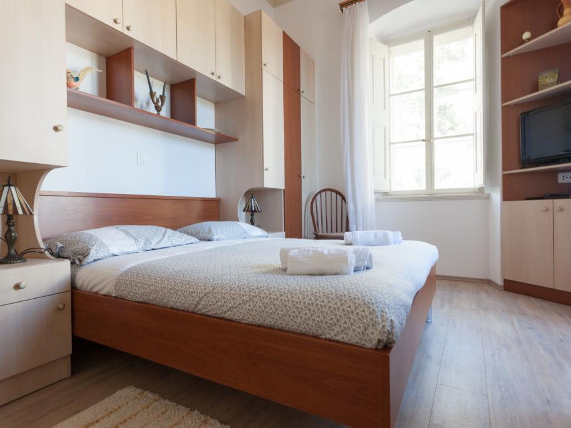Ruim 2-slaapkamerappartement met zeezicht en terras op 260m van de oude stad - foto 24